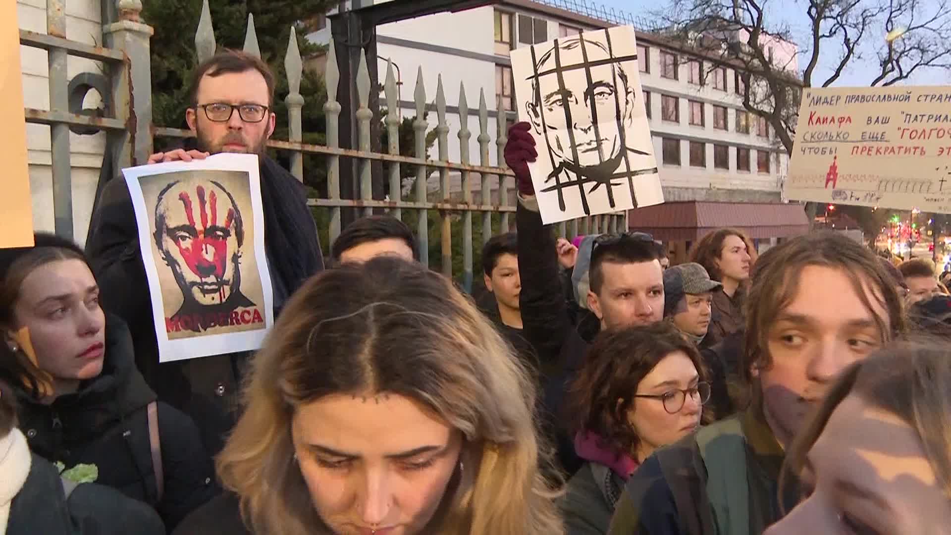 Russian Expats Rally In Warsaw After Navalny's Death