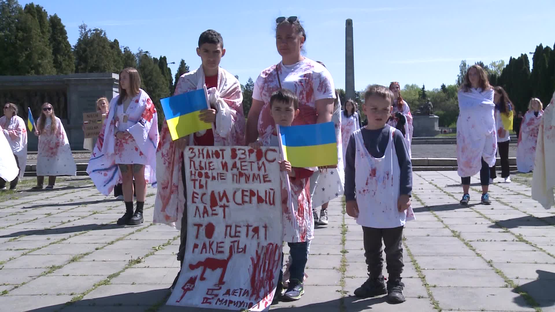 Ukrainians block Russian ambassador path in Warsaw
