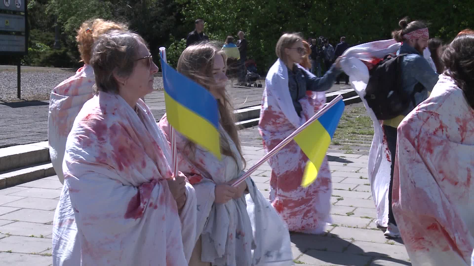 Ukrainians block Russian ambassador path in Warsaw