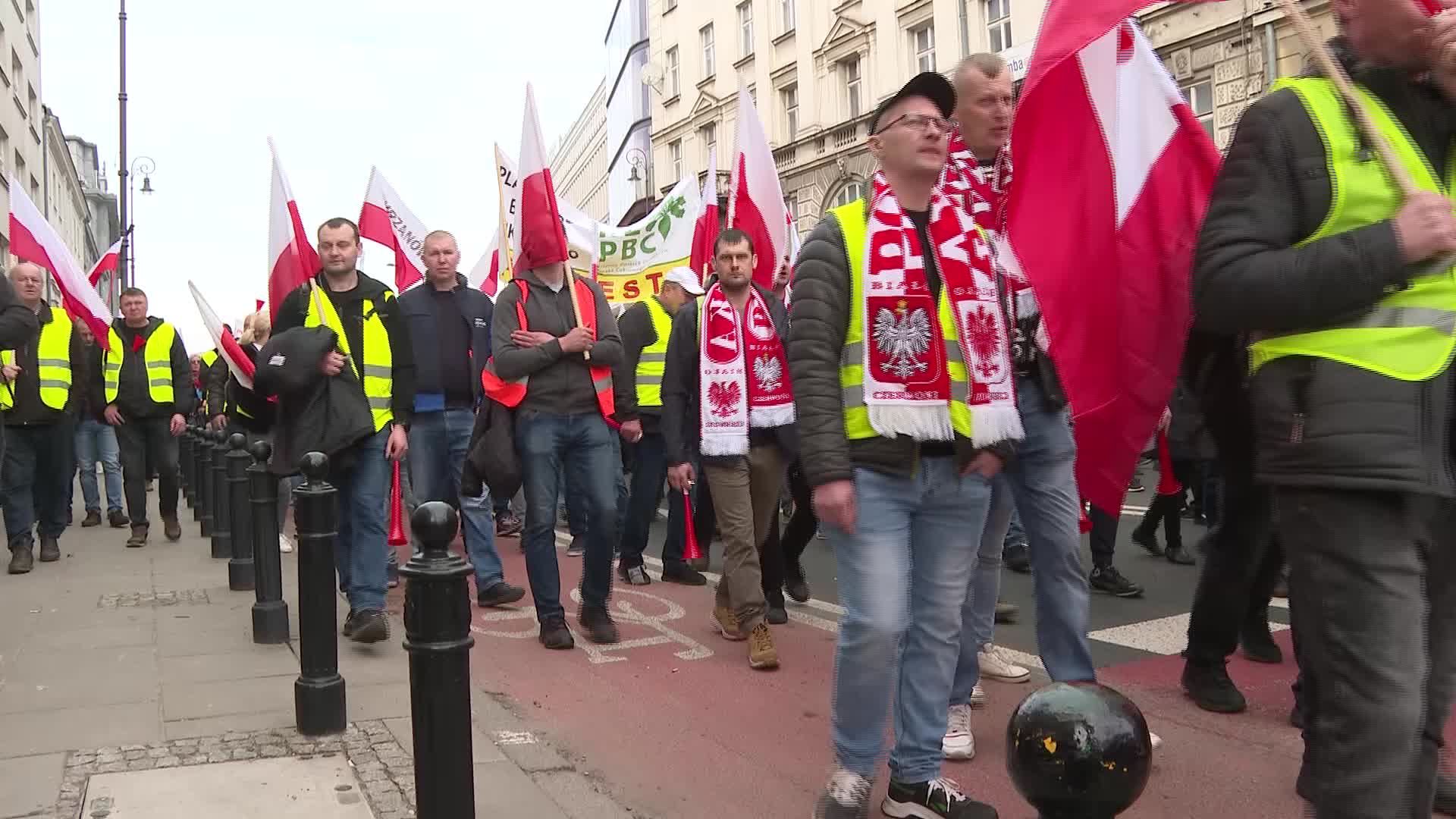 Farmers march in Warsaw to protest Ukrainian imports and EU policies