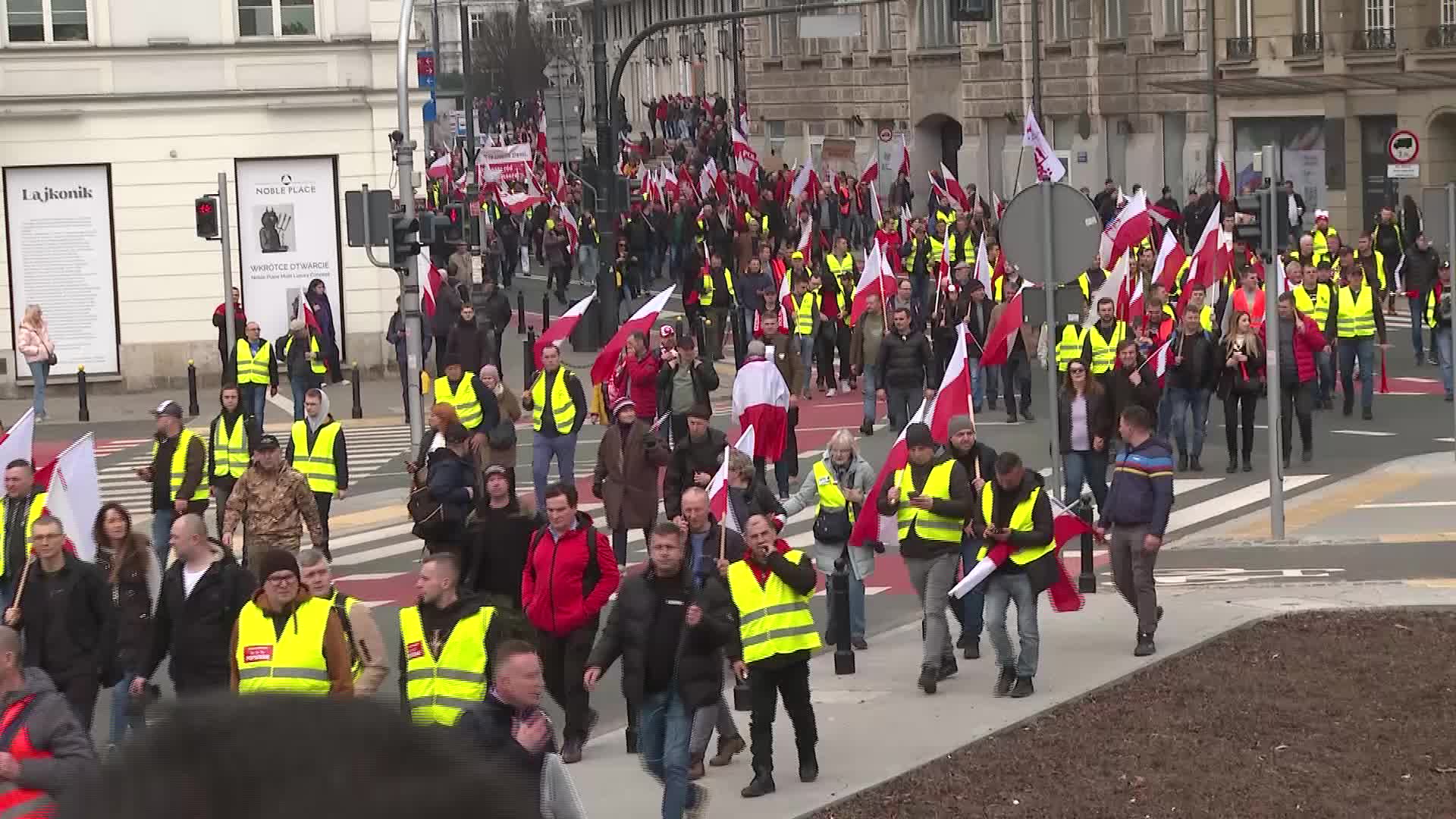 Farmers march in Warsaw to protest Ukrainian imports and EU policies