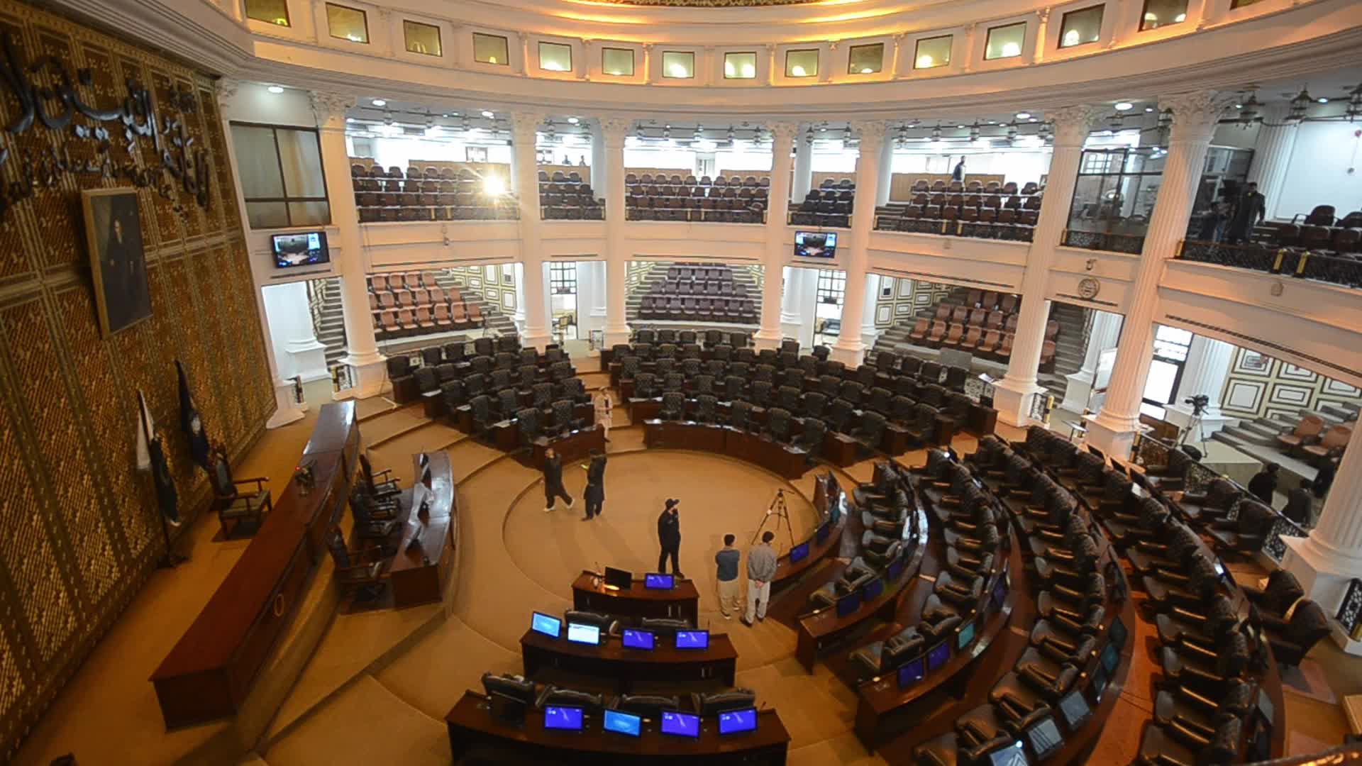 Workers Renovate Provincial Assembly Building in Peshawar Ahead of Oath-Taking Ceremony
