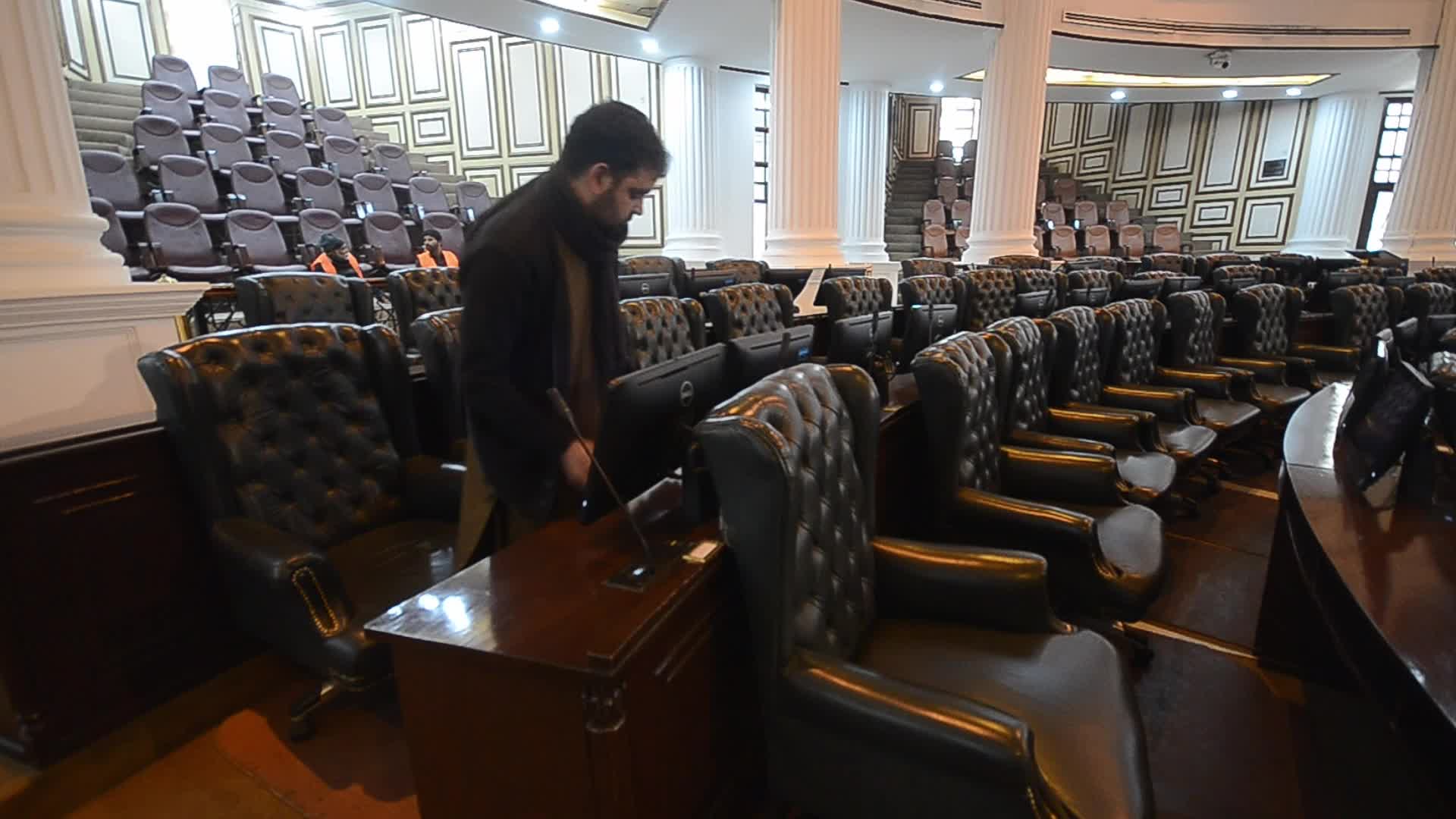 Workers Renovate Provincial Assembly Building in Peshawar Ahead of Oath-Taking Ceremony