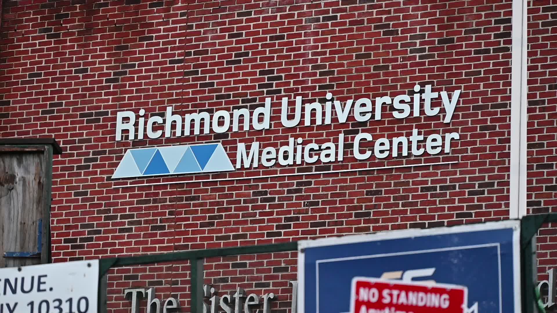 Three Security Guards Stabbed And Nurses Attacked At Hospital