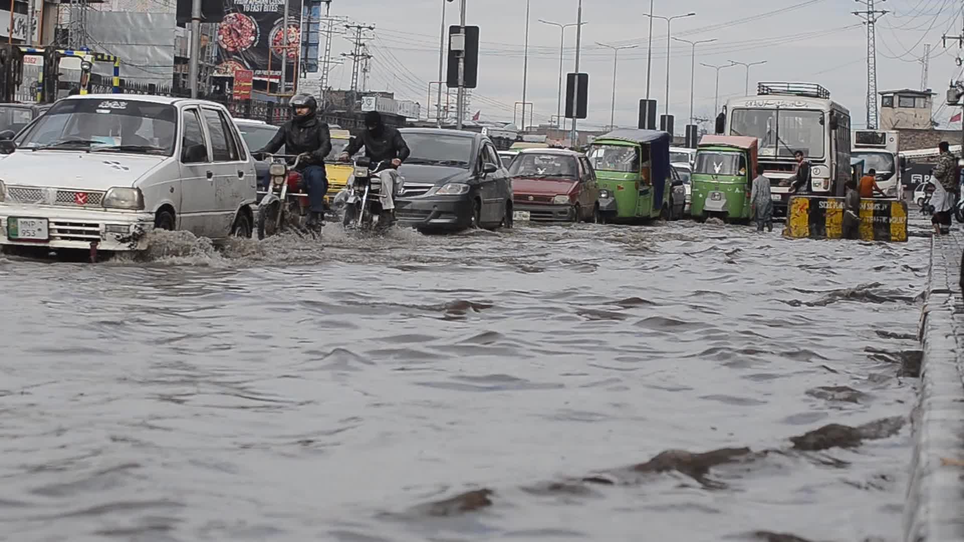 Severe weather claims 17 lives in Khyber Pakhtunkhwa; 23 injured 