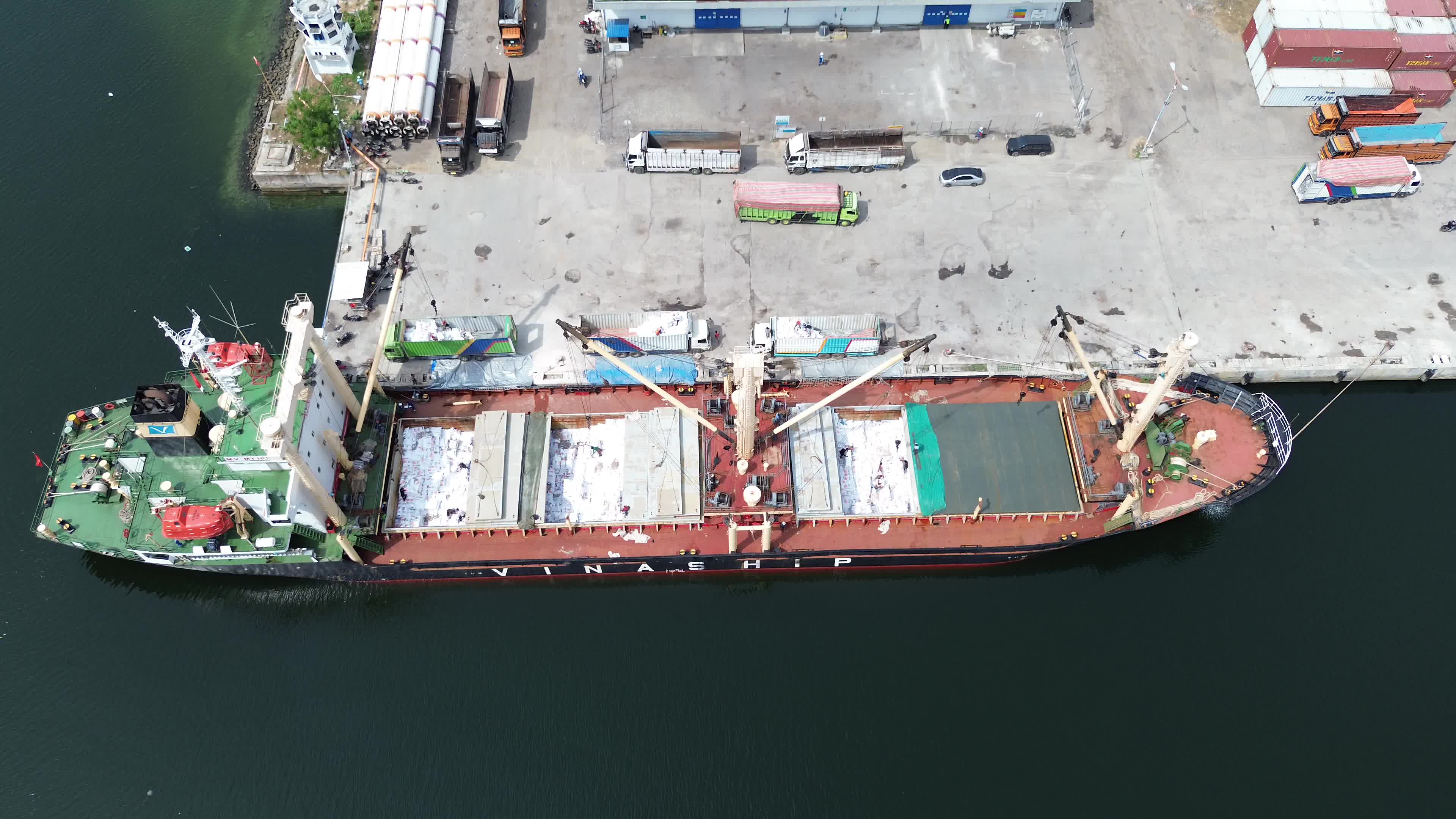 Arrival of Imported Rice from Vietnam in Aceh