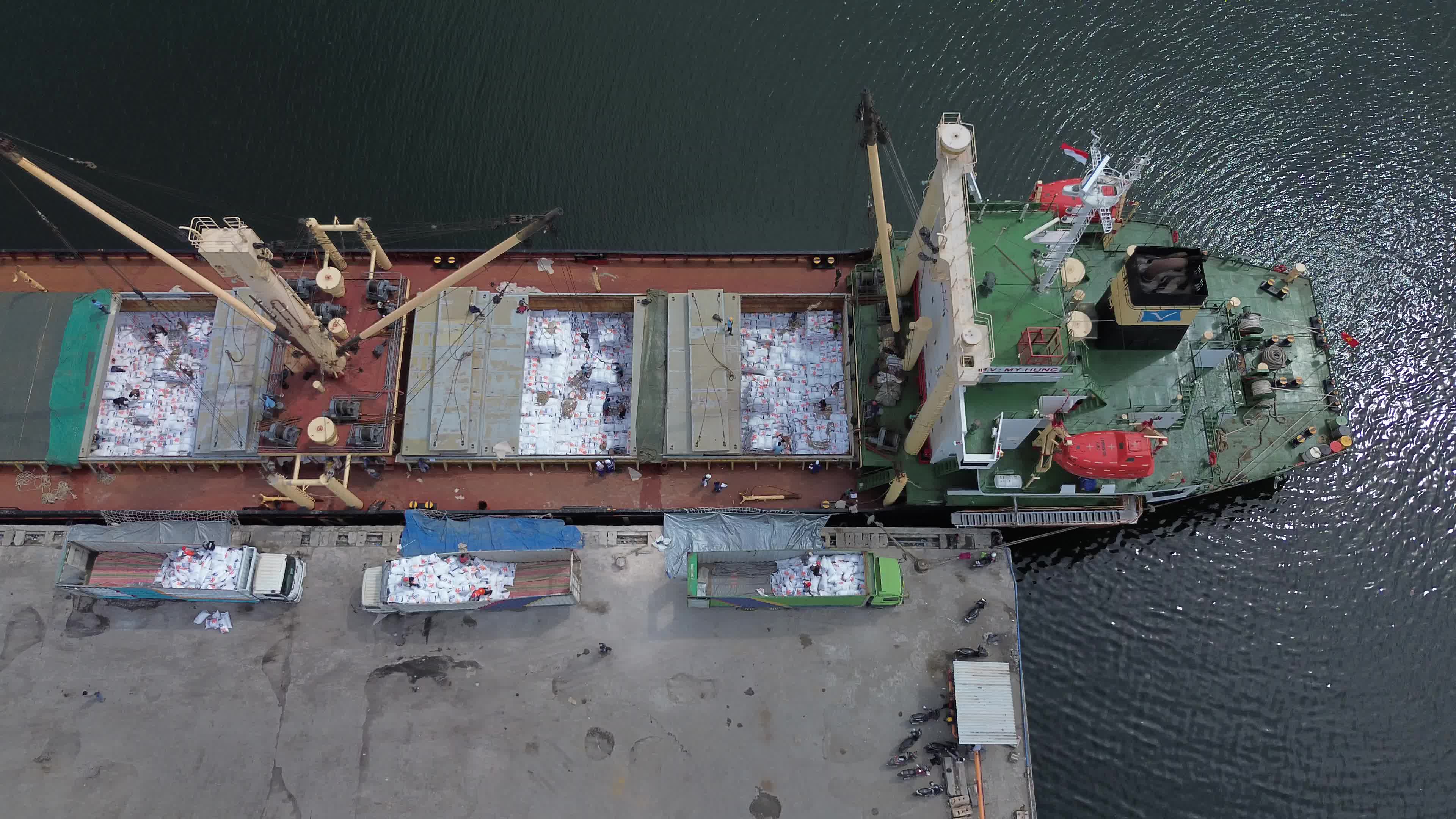 Arrival of Imported Rice from Vietnam in Aceh