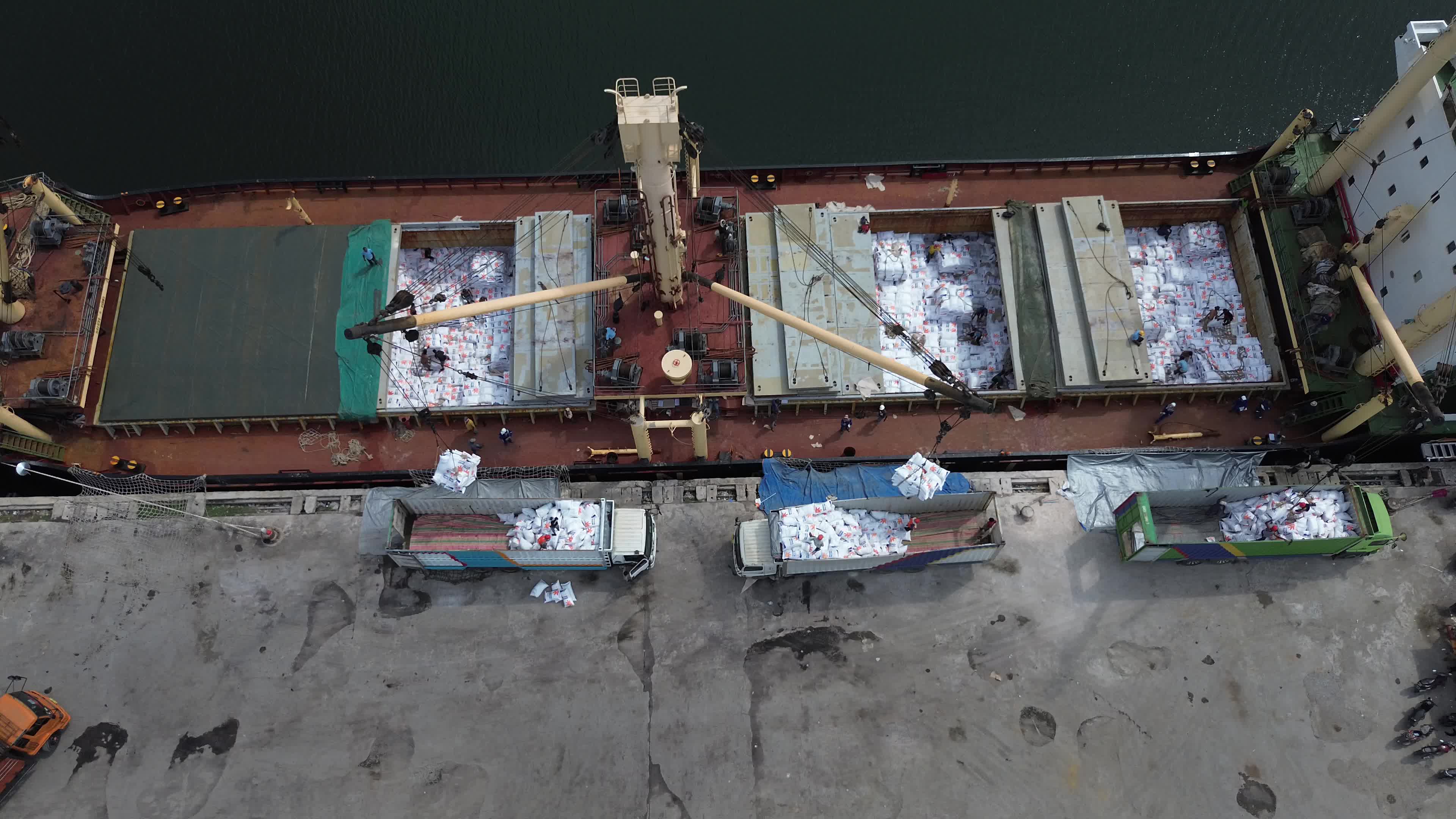 Arrival of Imported Rice from Vietnam in Aceh