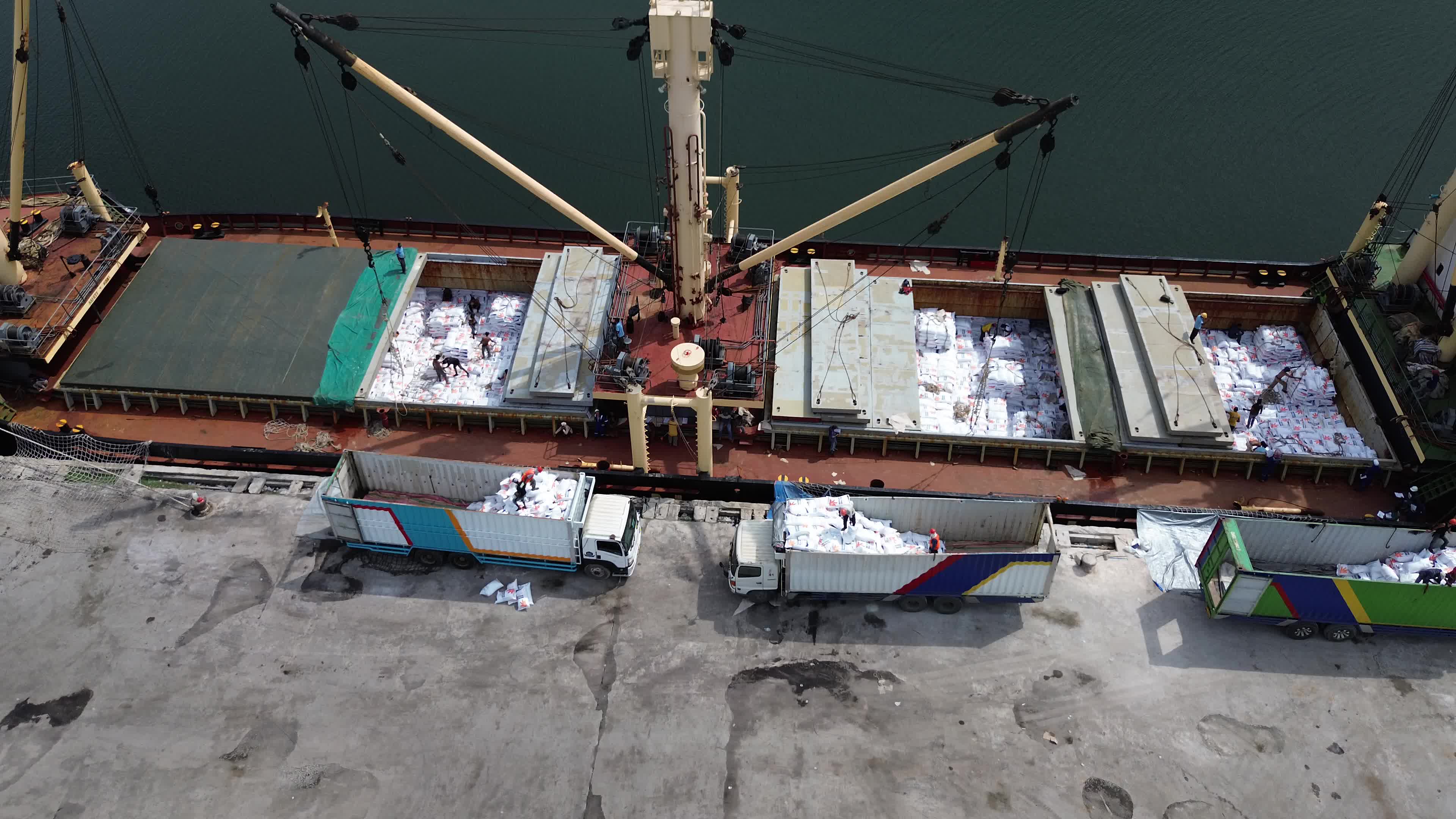Arrival of Imported Rice from Vietnam in Aceh