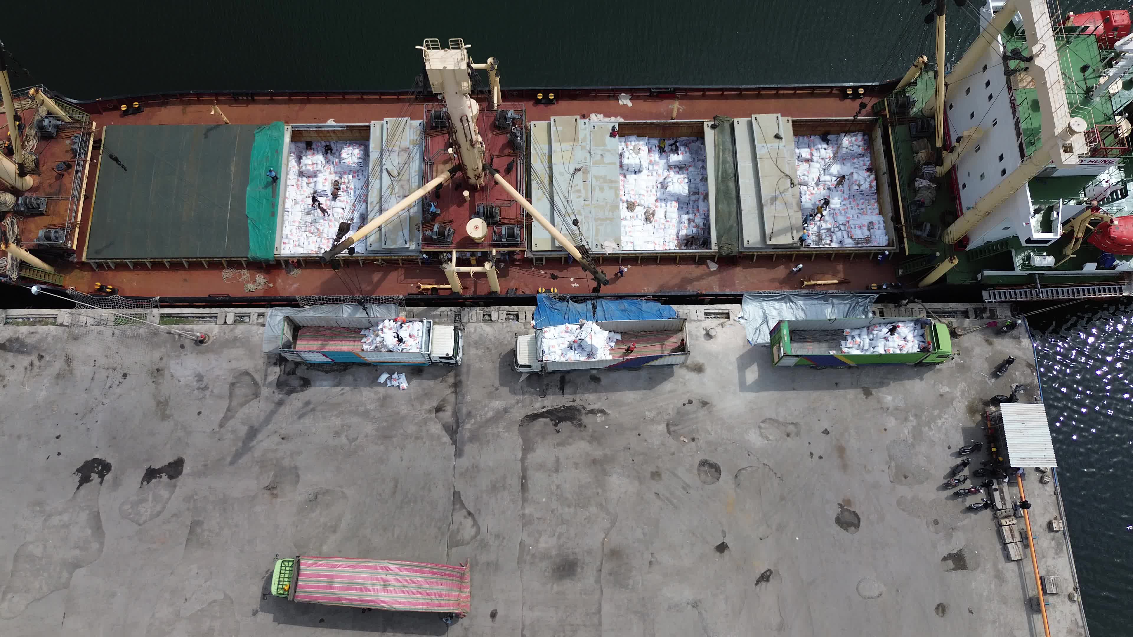 Arrival of Imported Rice from Vietnam in Aceh