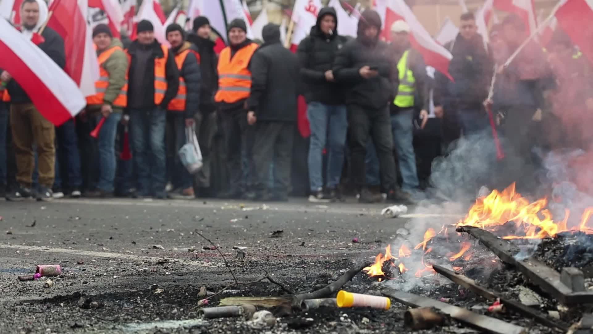 Polish farmers demonstrate in Warsaw