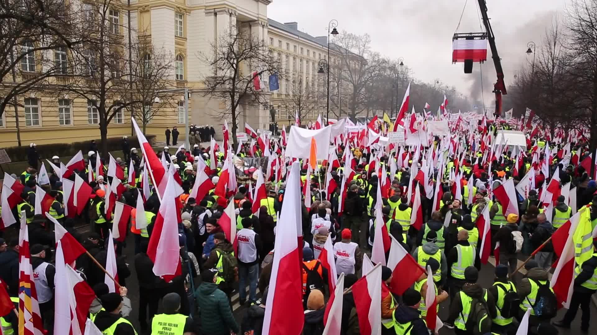 Polish farmers demonstrate in Warsaw