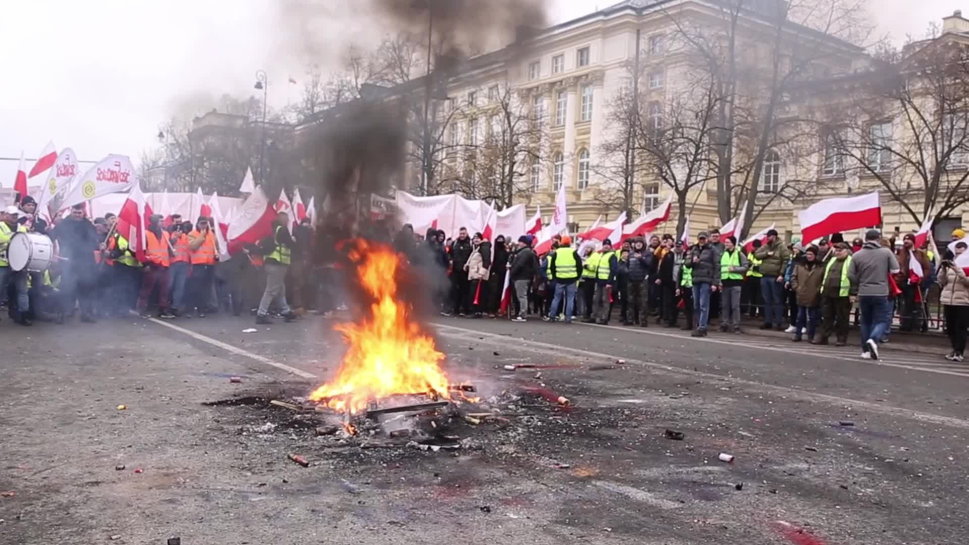 Polish farmers demonstrate in Warsaw