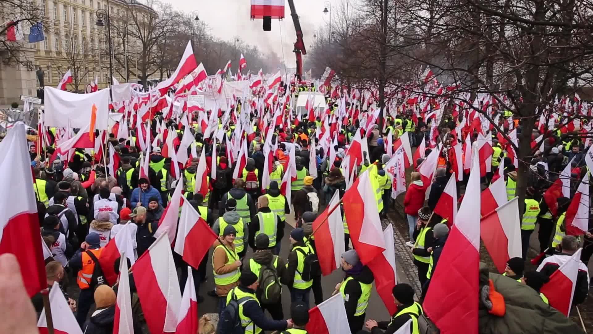Polish farmers demonstrate in Warsaw