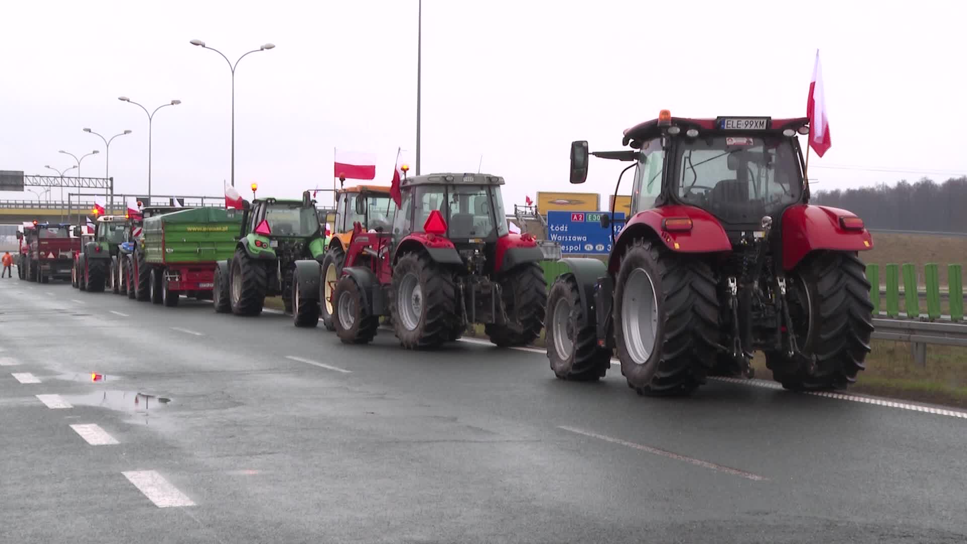 Farmers block main highway in Poland