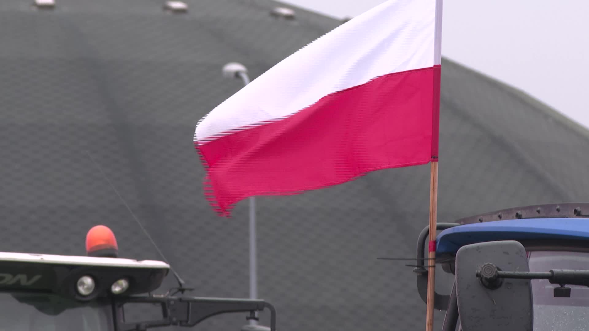 Farmers block main highway in Poland