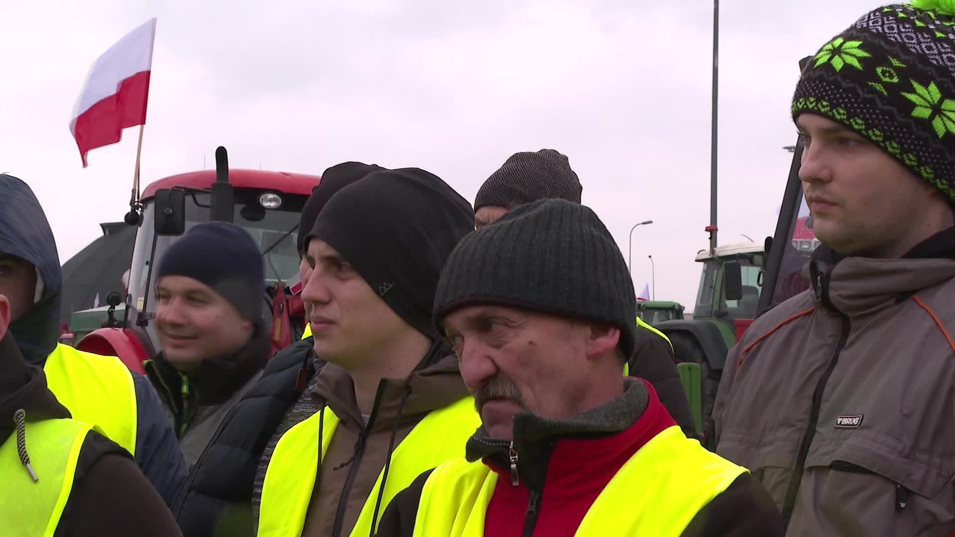 Farmers block main highway in Poland