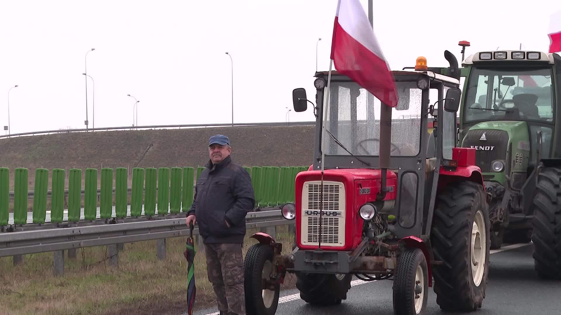 Farmers block main highway in Poland