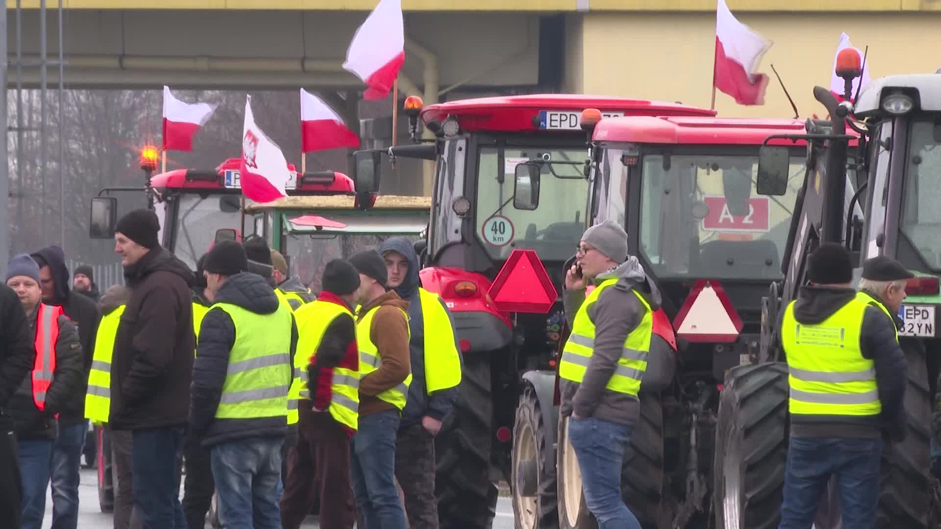 Farmers block main highway in Poland
