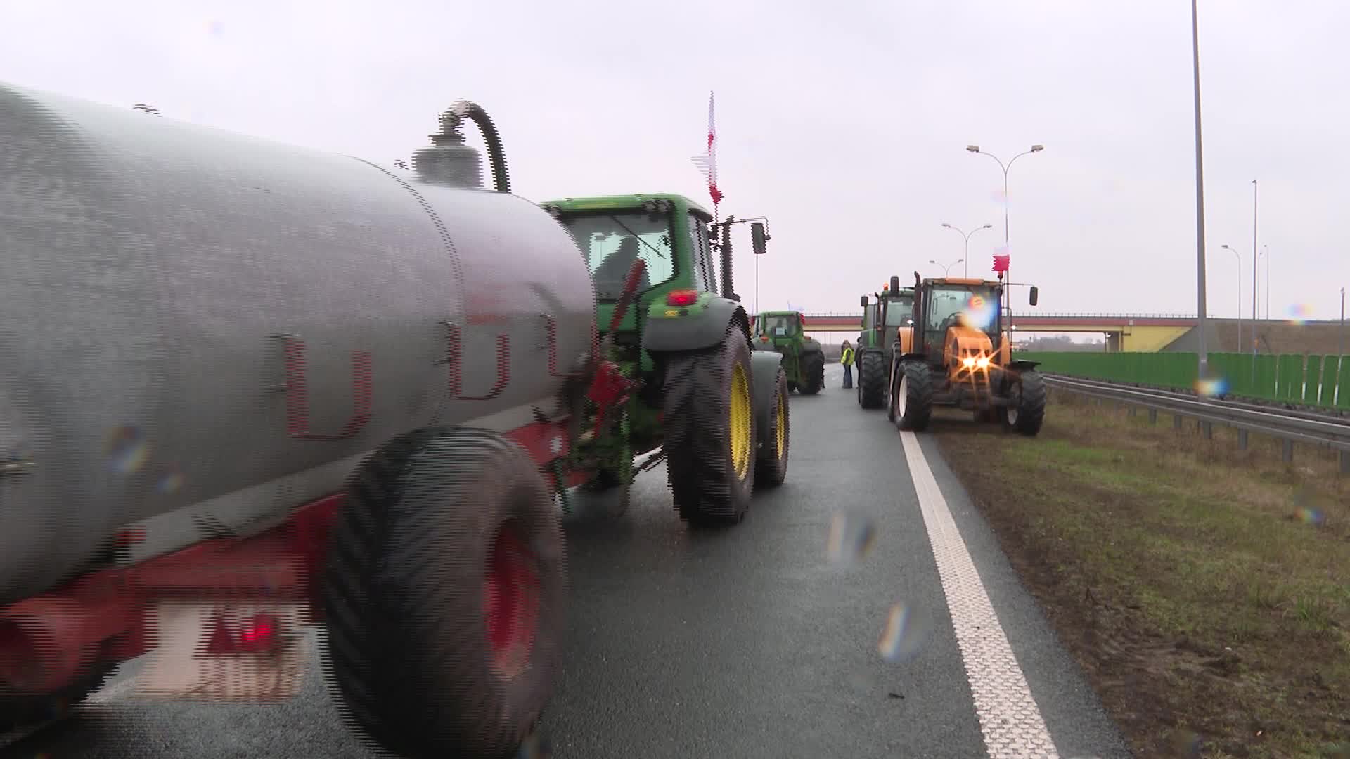 Farmers block main highway in Poland