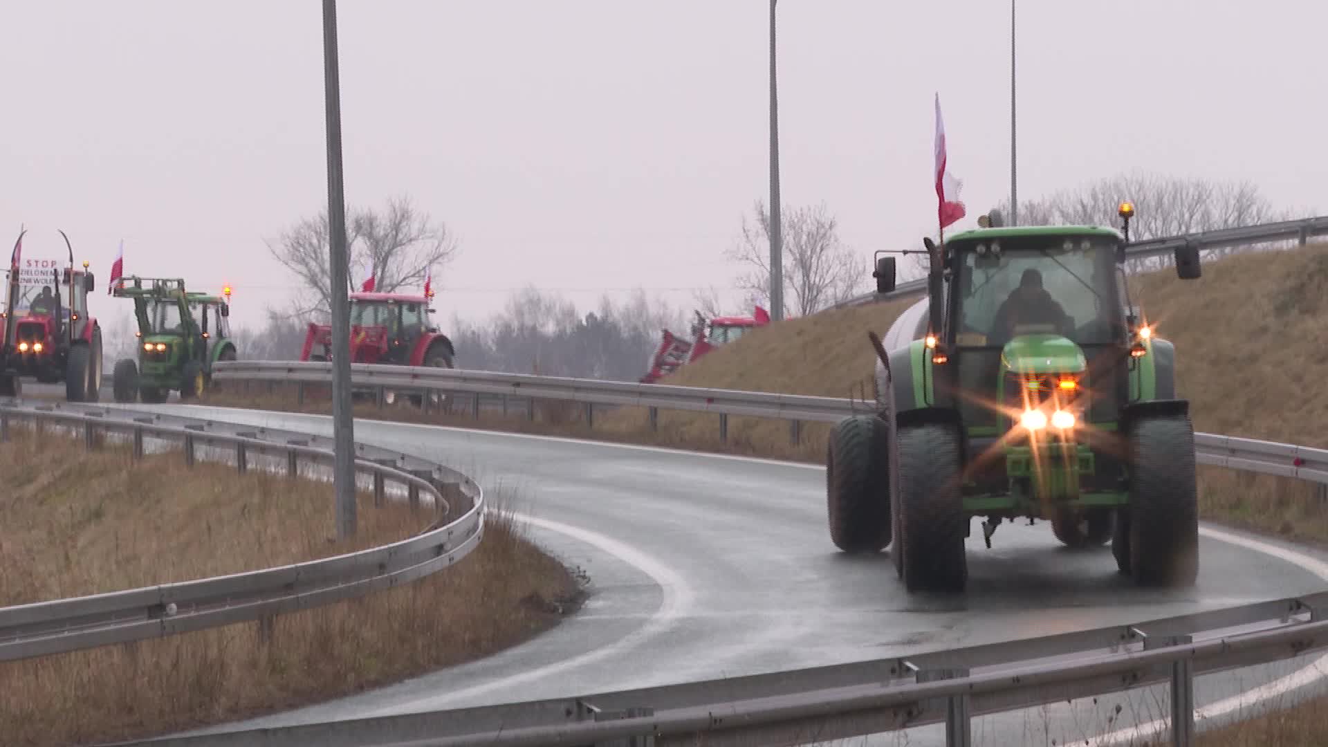 Farmers block main highway in Poland