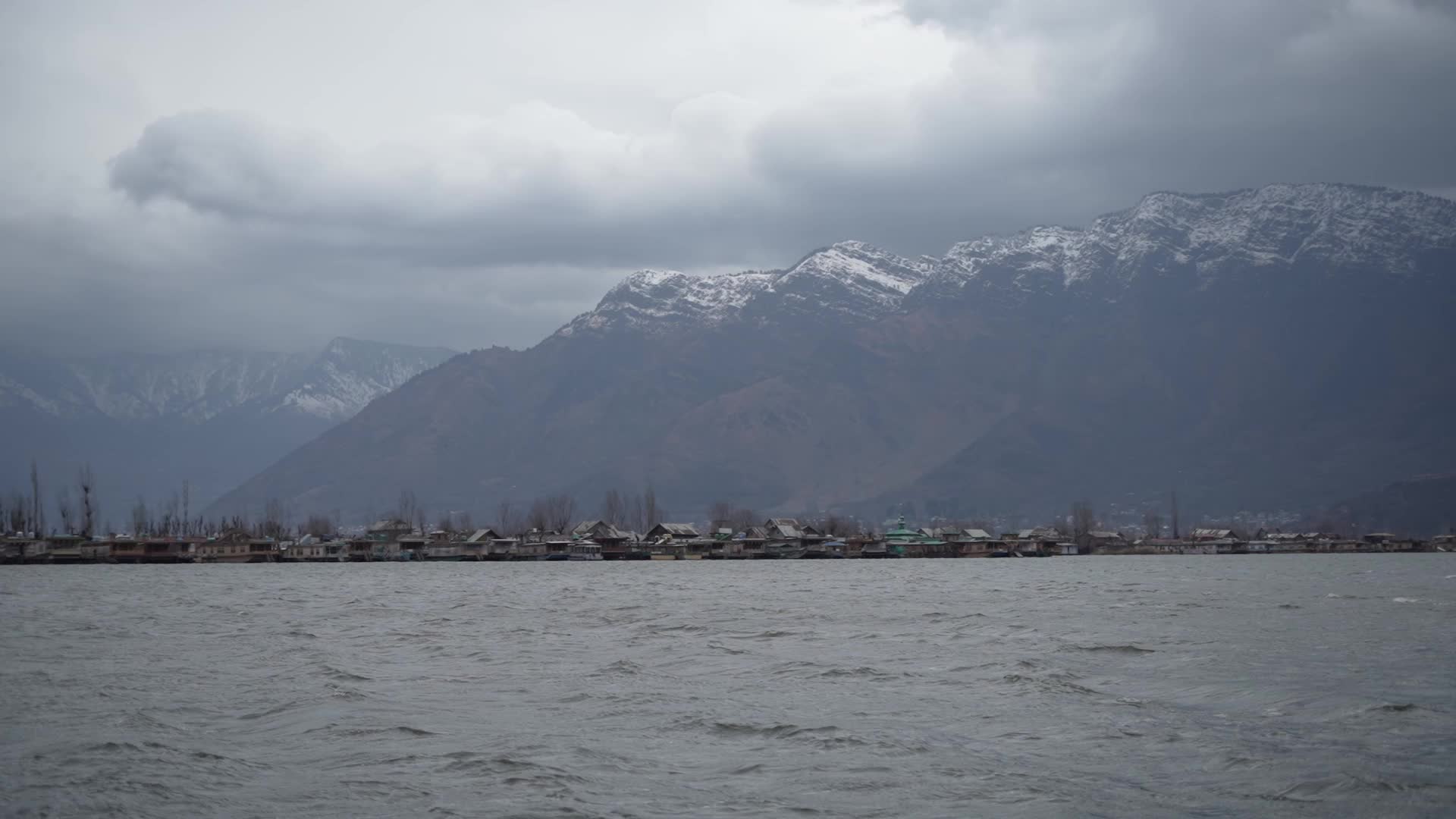 Gusty winds and rains in Kashmir
