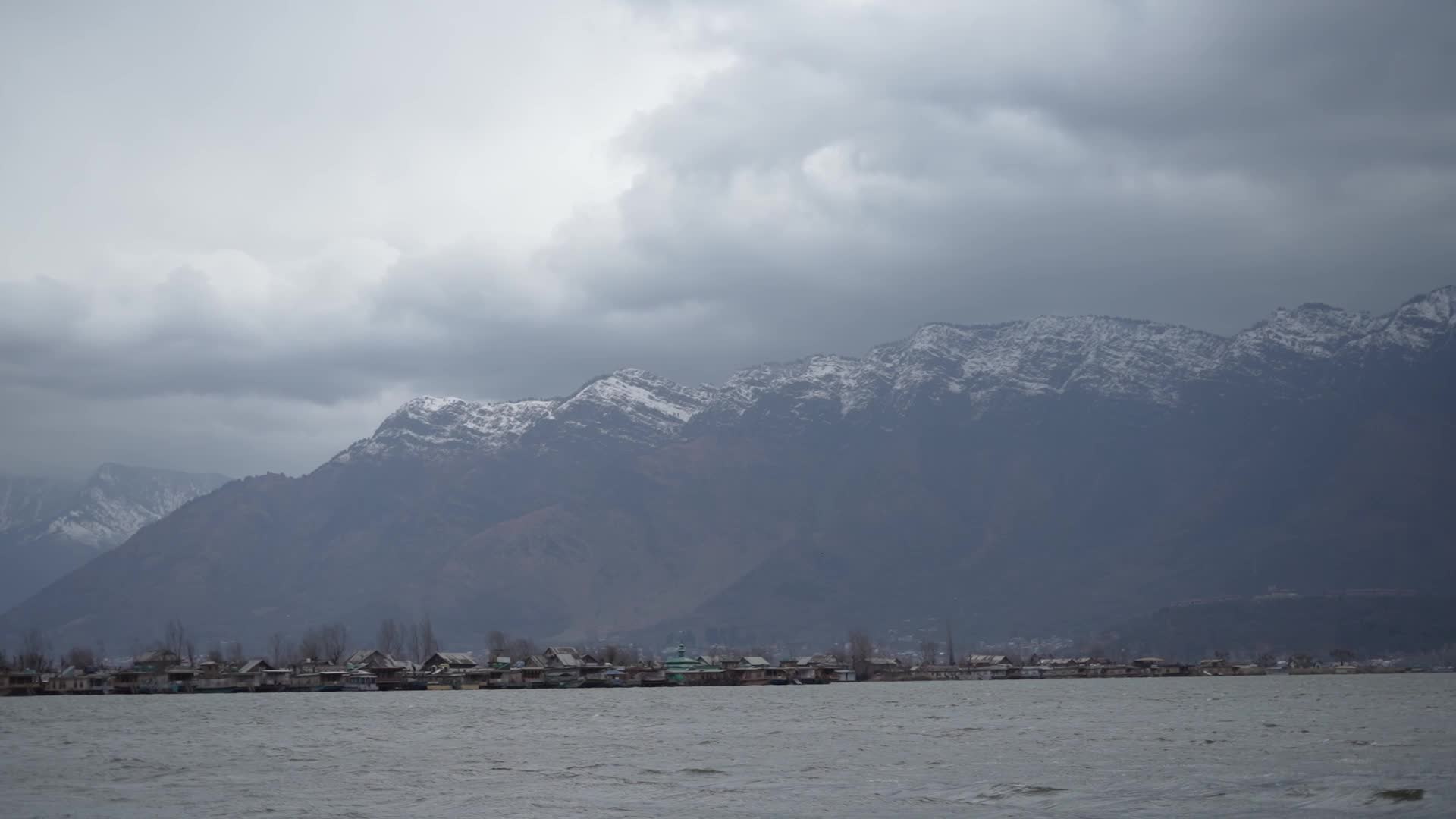 Gusty winds and rains in Kashmir