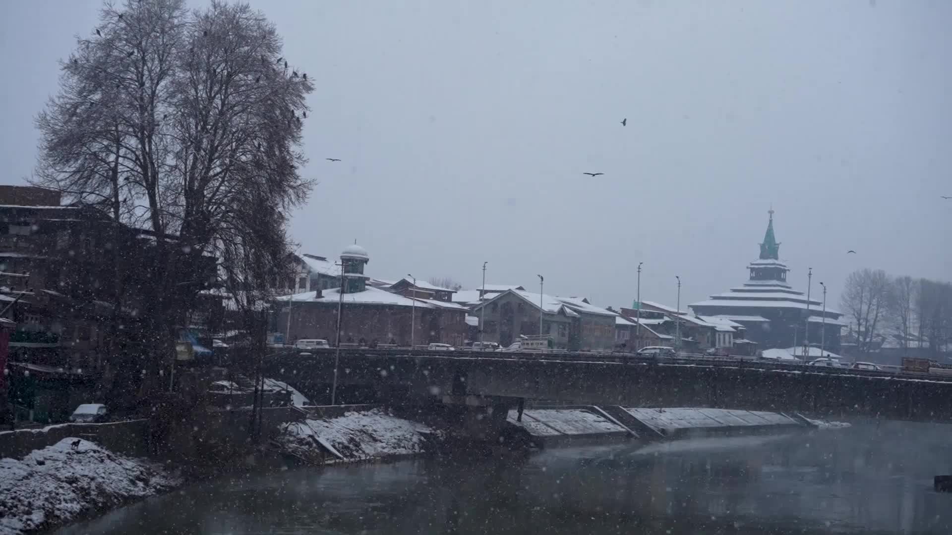 Heavy snowfall in Kashmir.