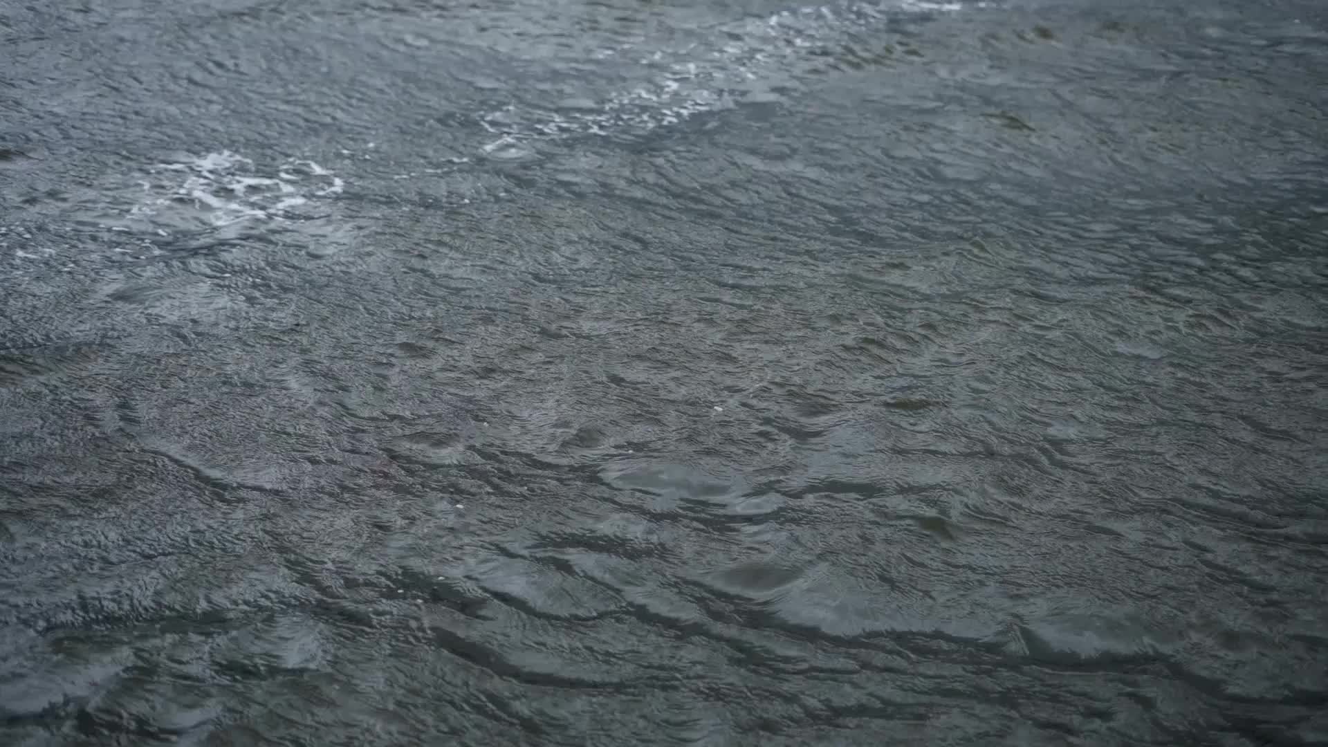 Gusty winds and rains in Kashmir