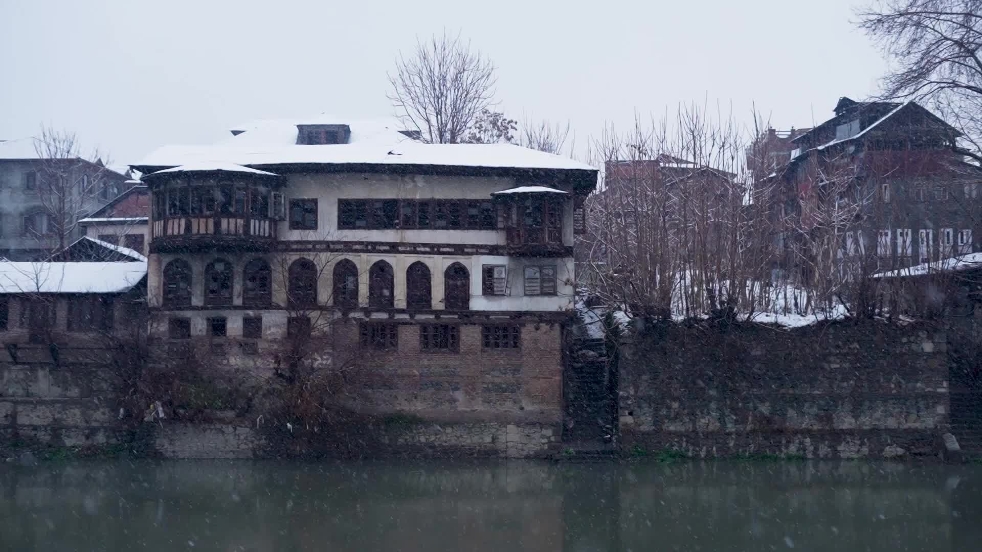 Heavy snowfall in Kashmir.