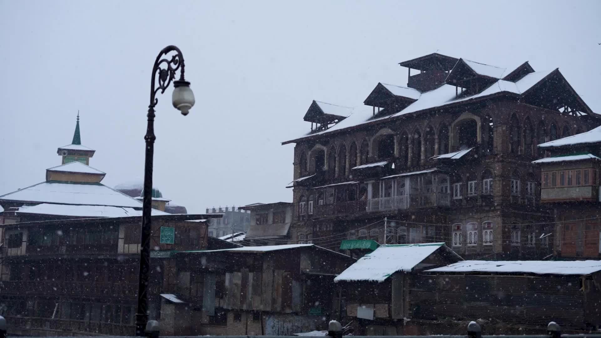 Heavy snowfall in Kashmir.