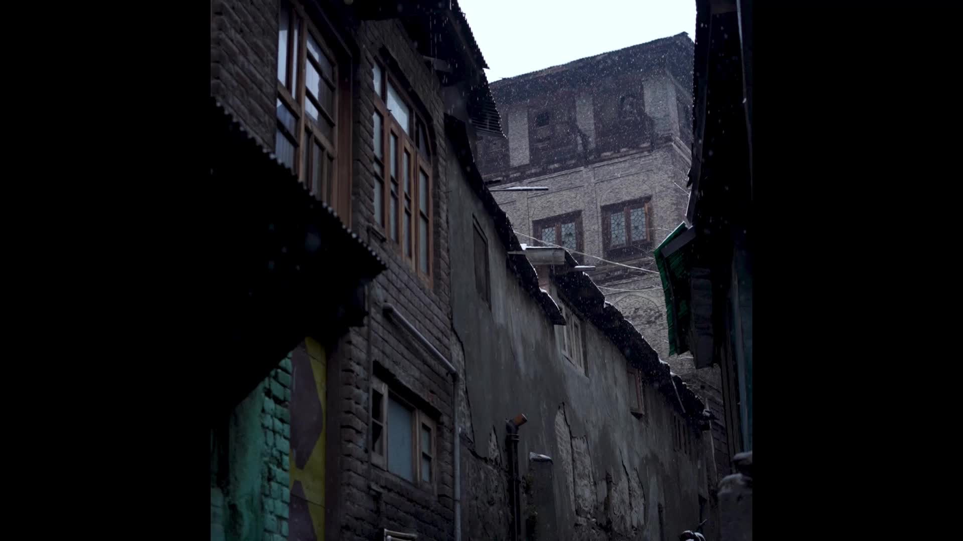 Heavy snowfall in Kashmir.