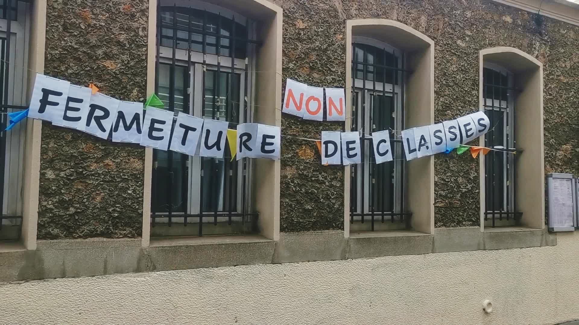 Protest against the closure of classes in Parisian schools