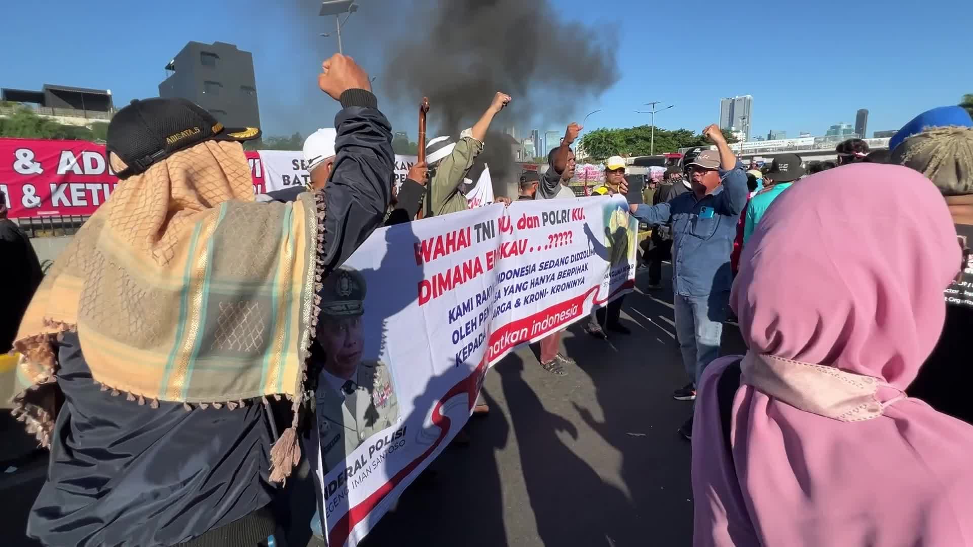Hundreds protest in Jakarta demanding president’s ouster for alleged interference in election
