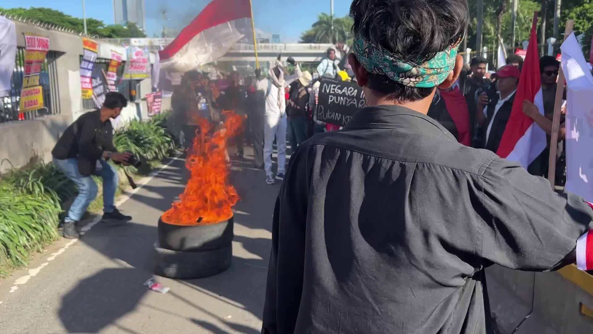 Hundreds protest in Jakarta demanding president’s ouster for alleged interference in election