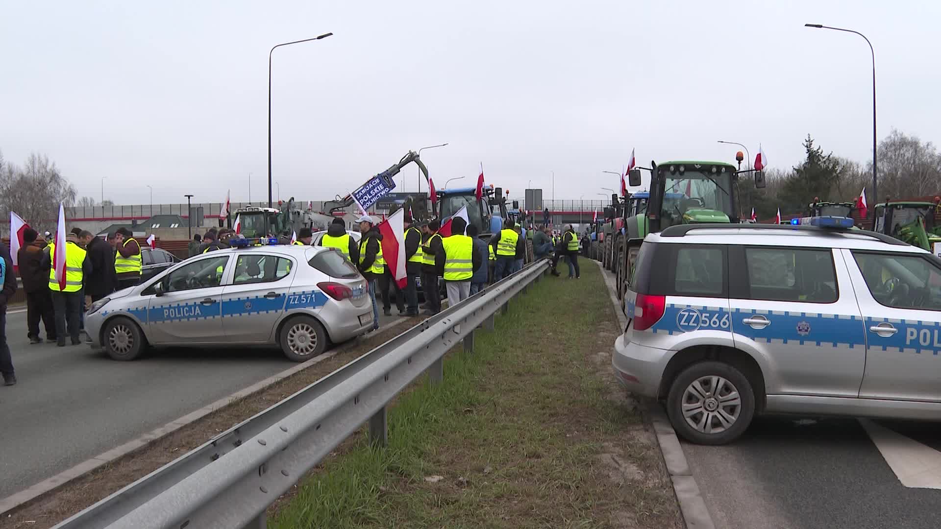 Polish farmers intensify protests against EU and Ukraine