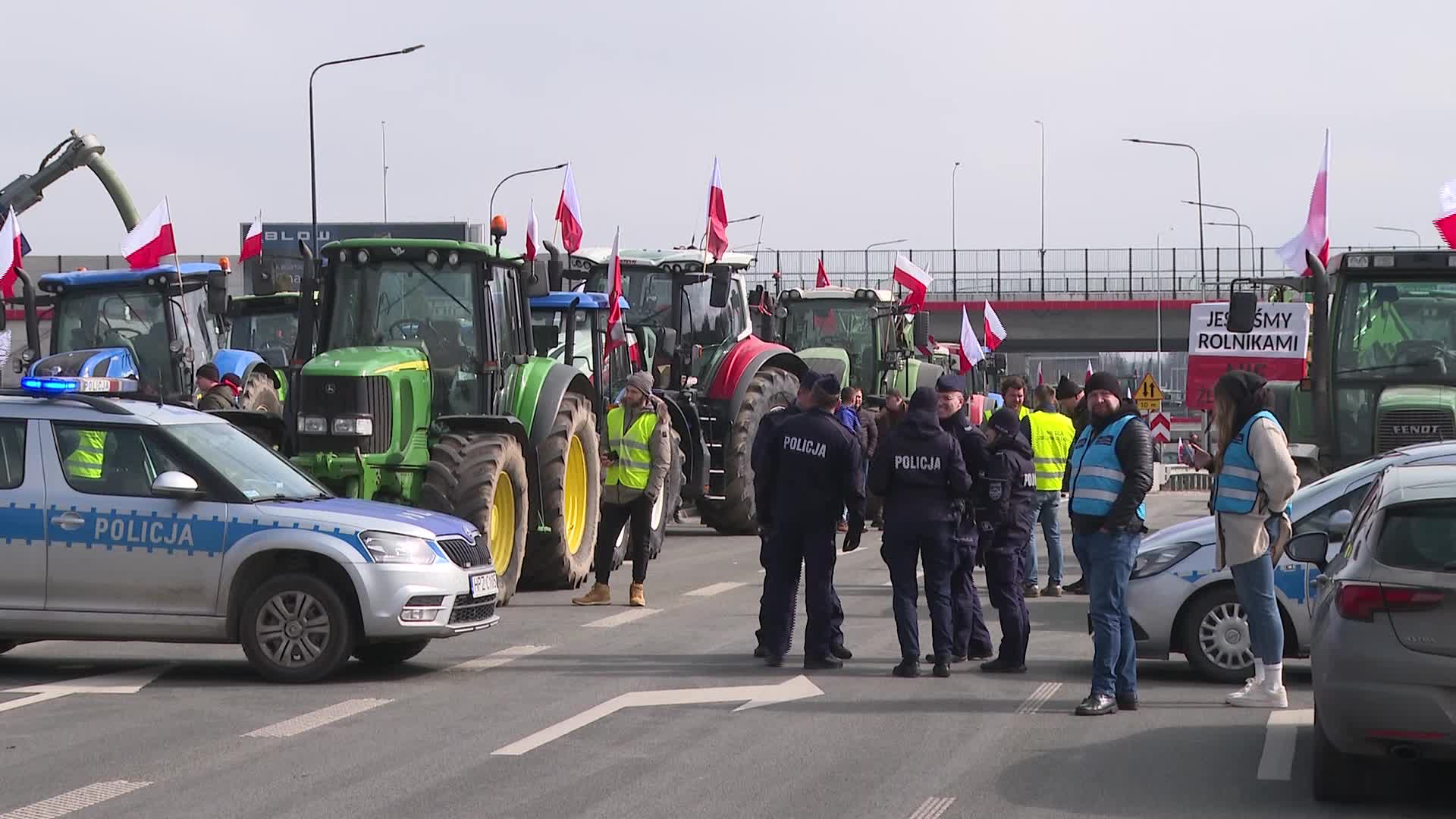 Polish farmers intensify protests against EU and Ukraine