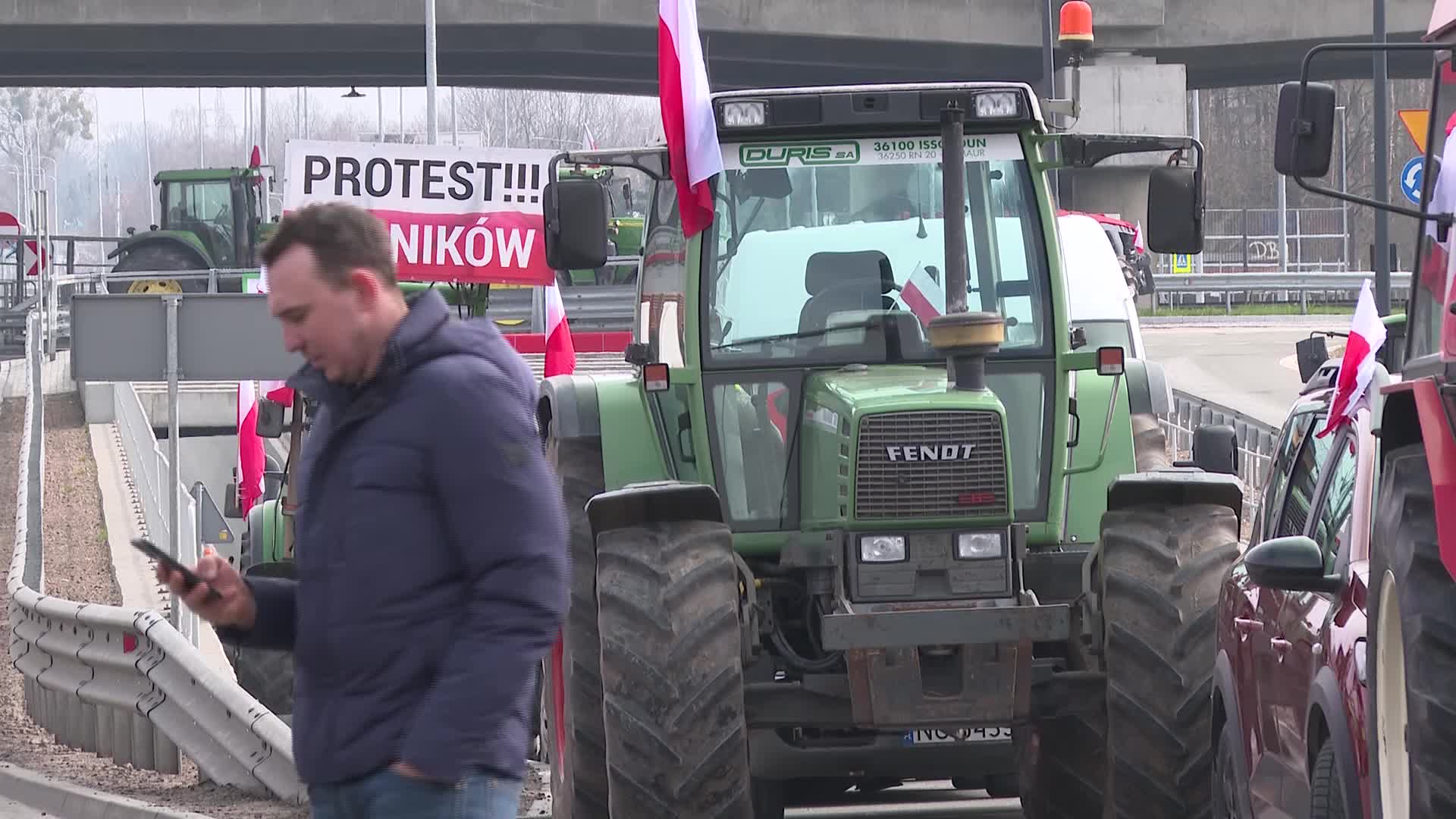 Polish farmers intensify protests against EU and Ukraine