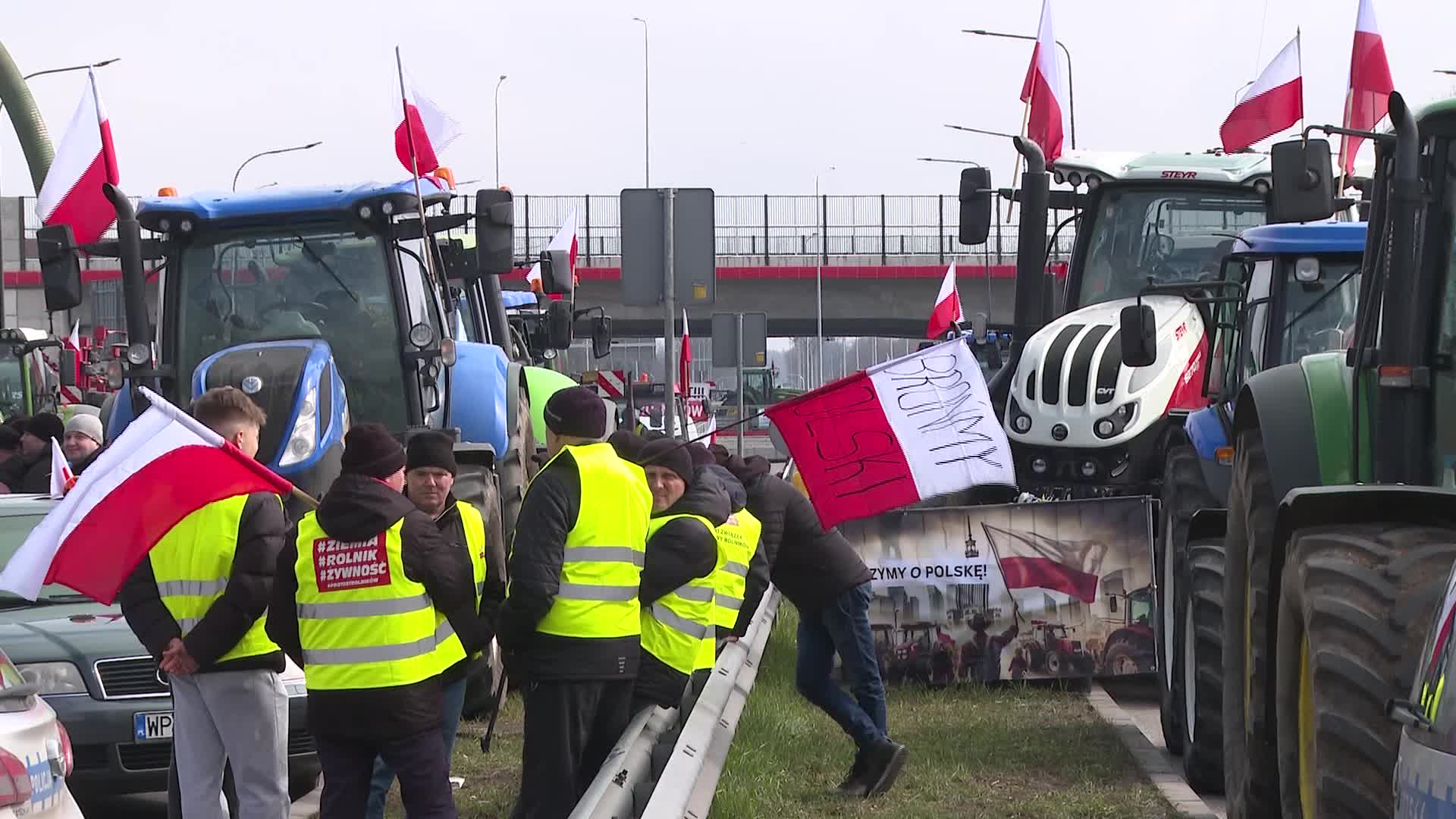Polish farmers intensify protests against EU and Ukraine