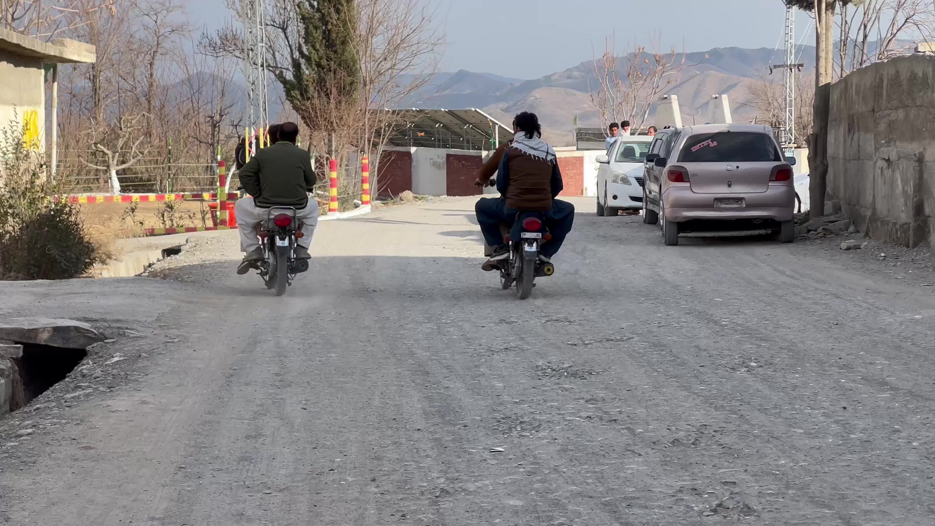Pakistan-Taliban attacks Exchange of fire at border after 8 killed
