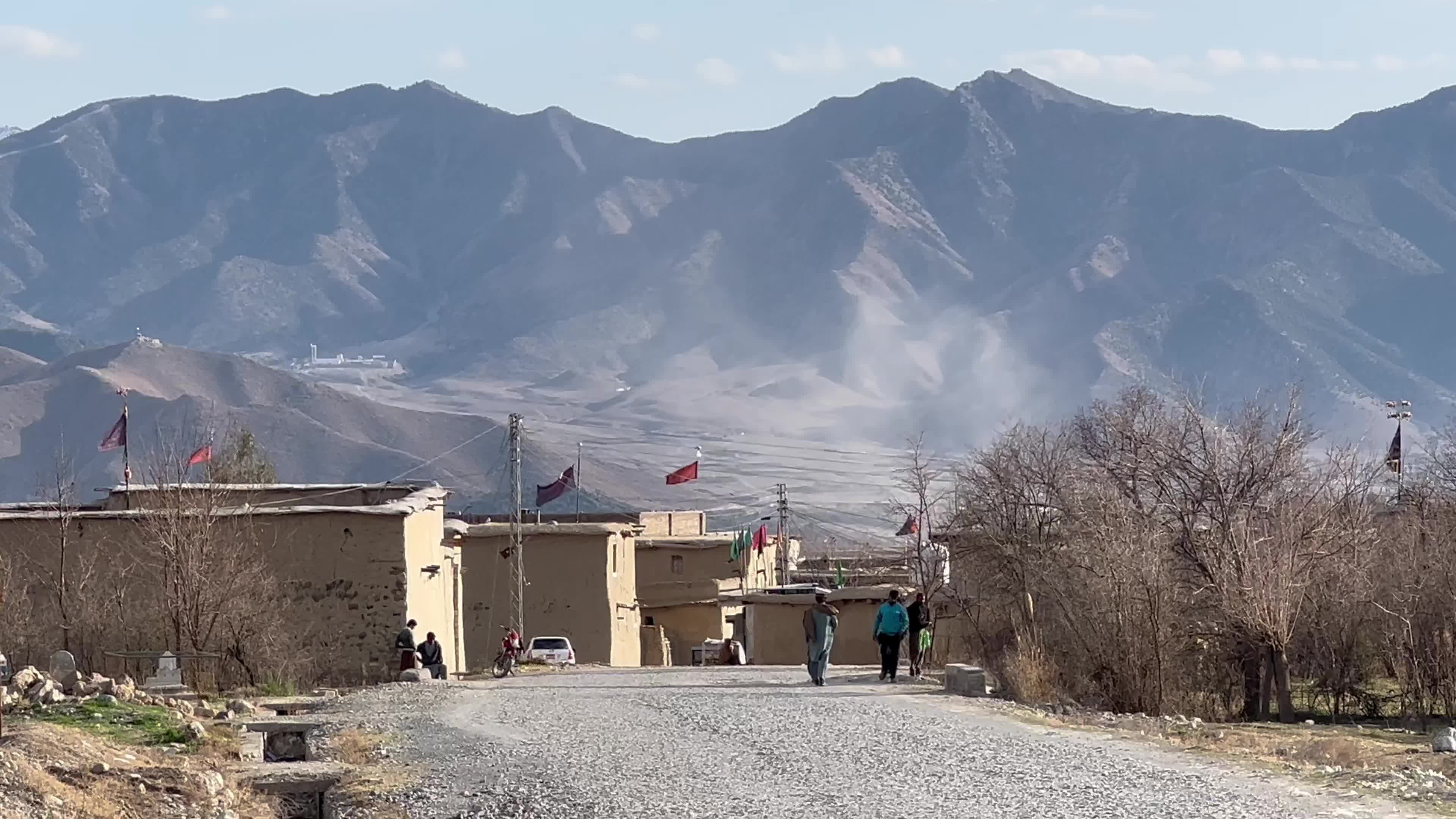 Pakistan-Taliban attacks Exchange of fire at border after 8 killed