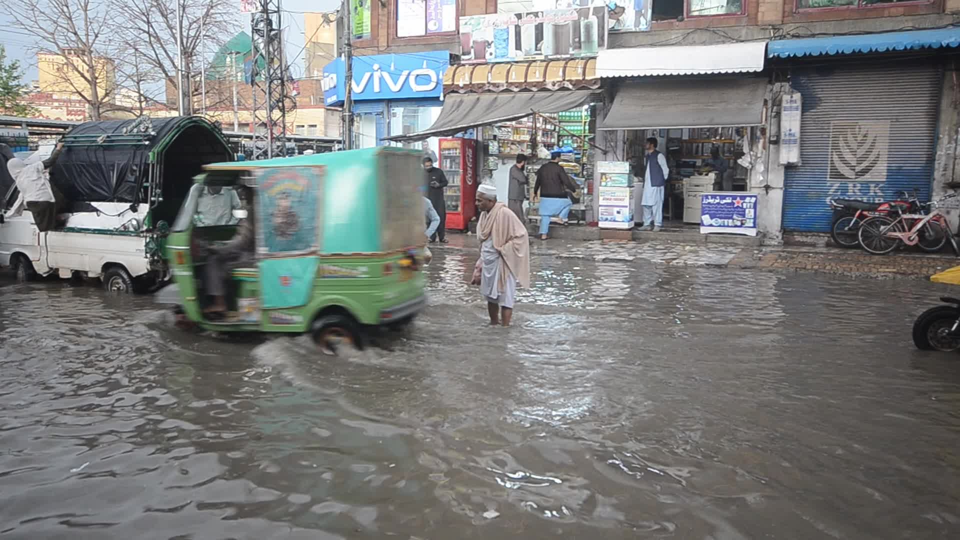 Rainstorms hit Pakistani city of Peshawar 