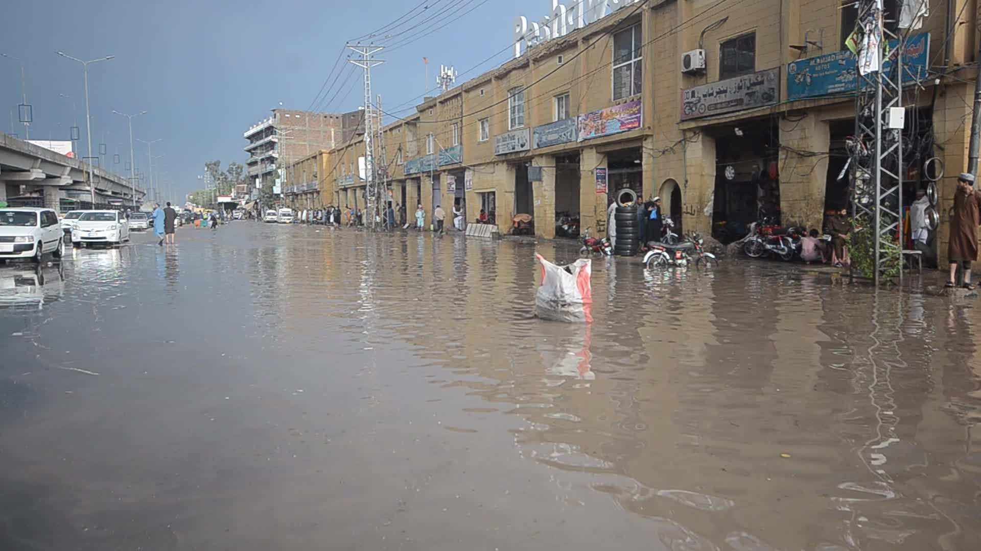 Rainstorms hit Pakistani city of Peshawar 