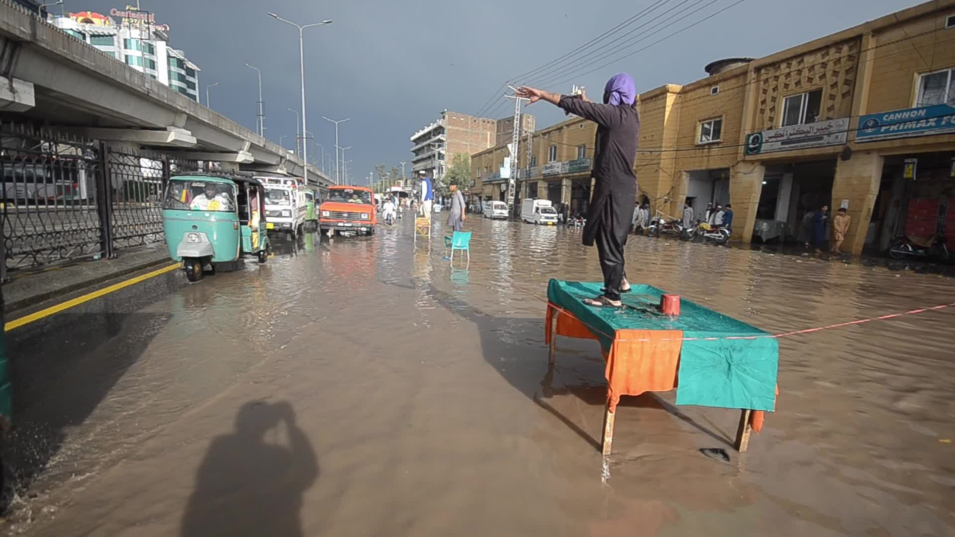 Rainstorms hit Pakistani city of Peshawar 