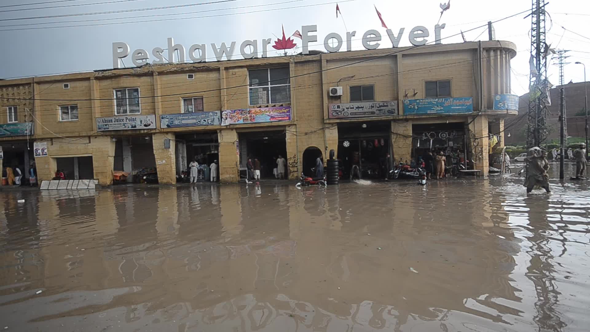 Rainstorms hit Pakistani city of Peshawar 