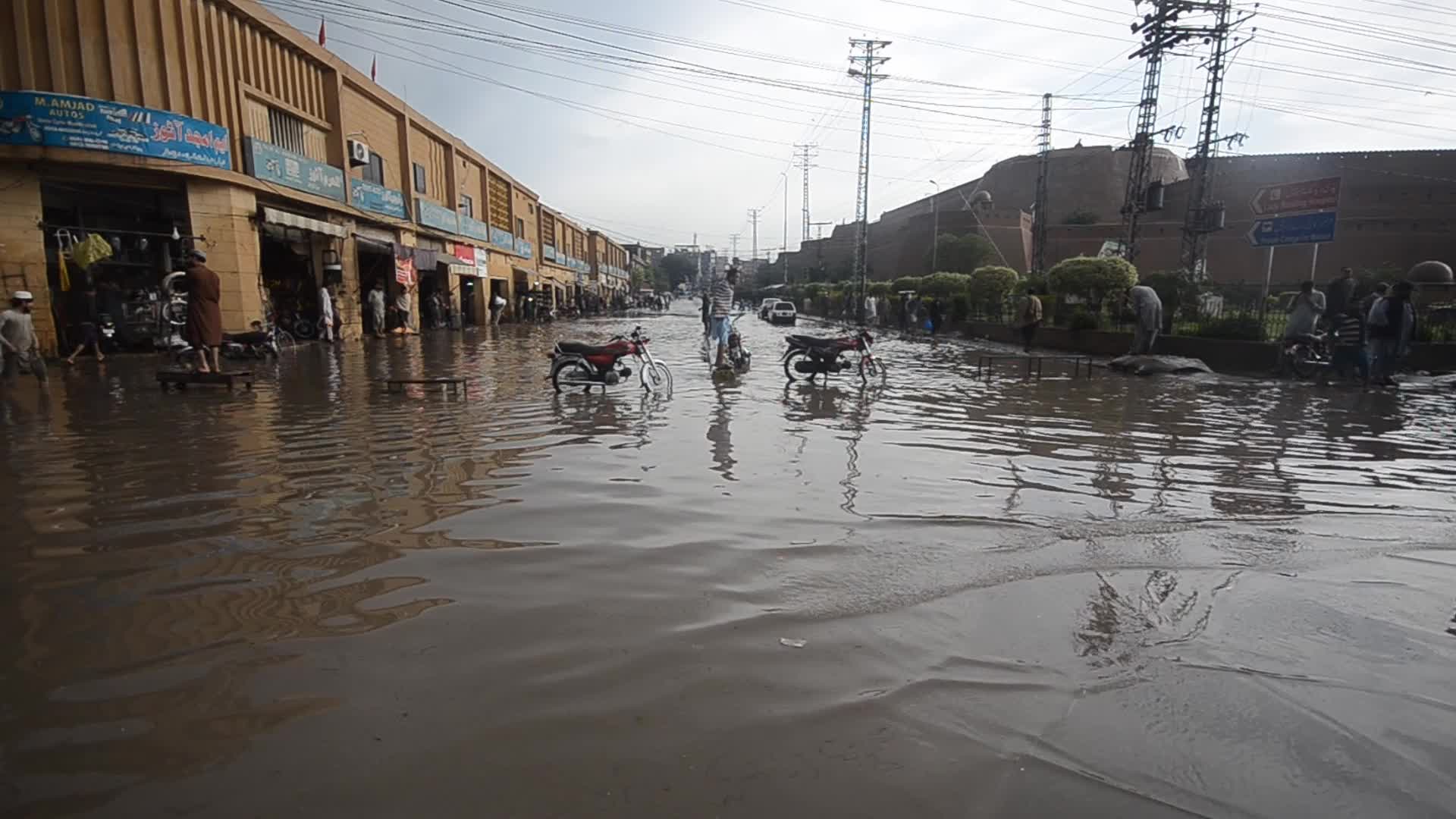 Rainstorms hit Pakistani city of Peshawar 