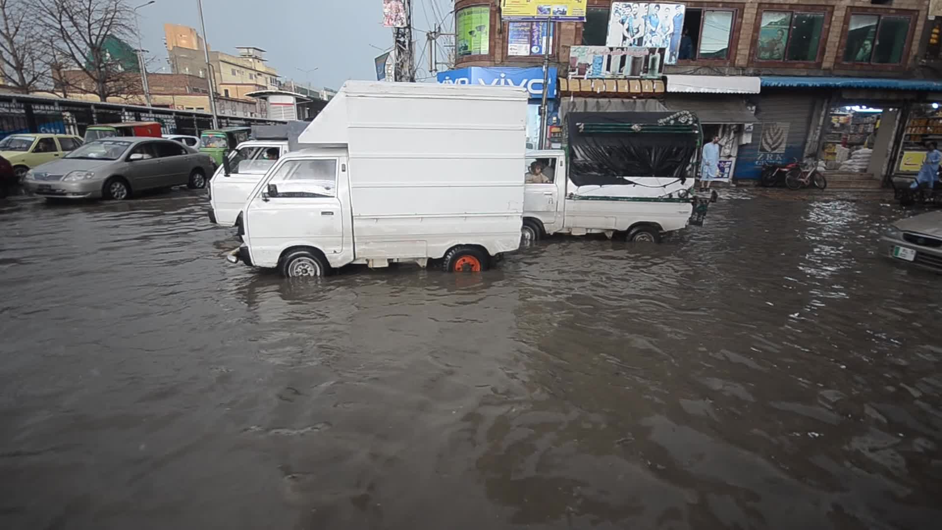 Rainstorms hit Pakistani city of Peshawar 