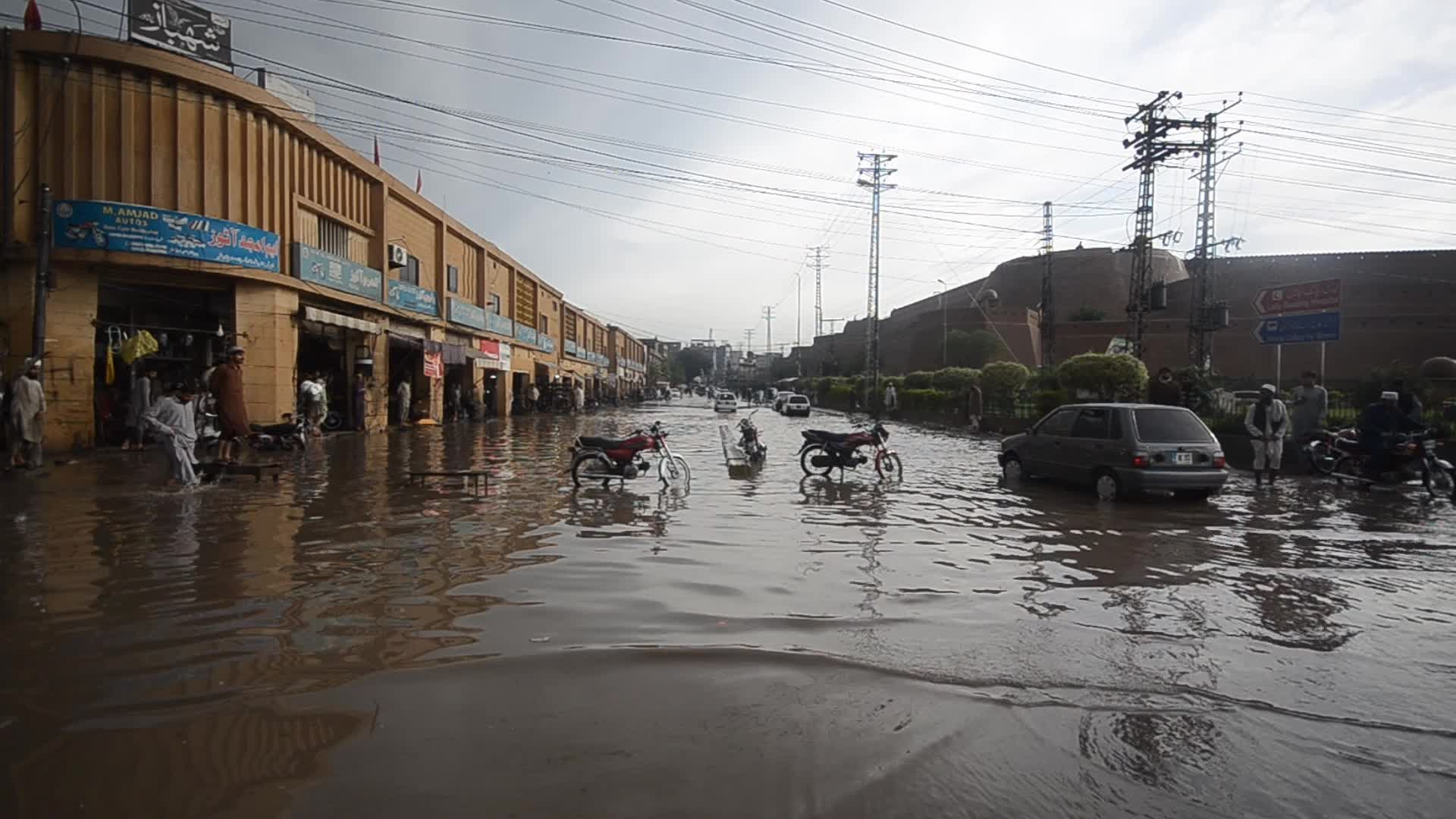 Rainstorms hit Pakistani city of Peshawar 