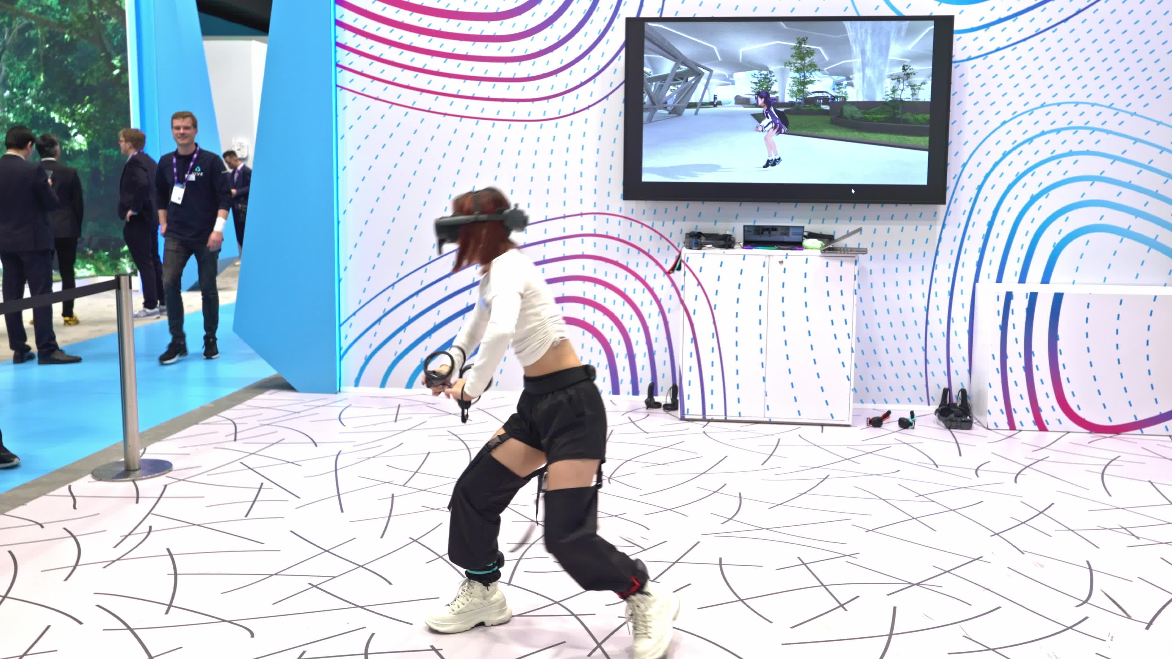Women dancing in Metaverse 