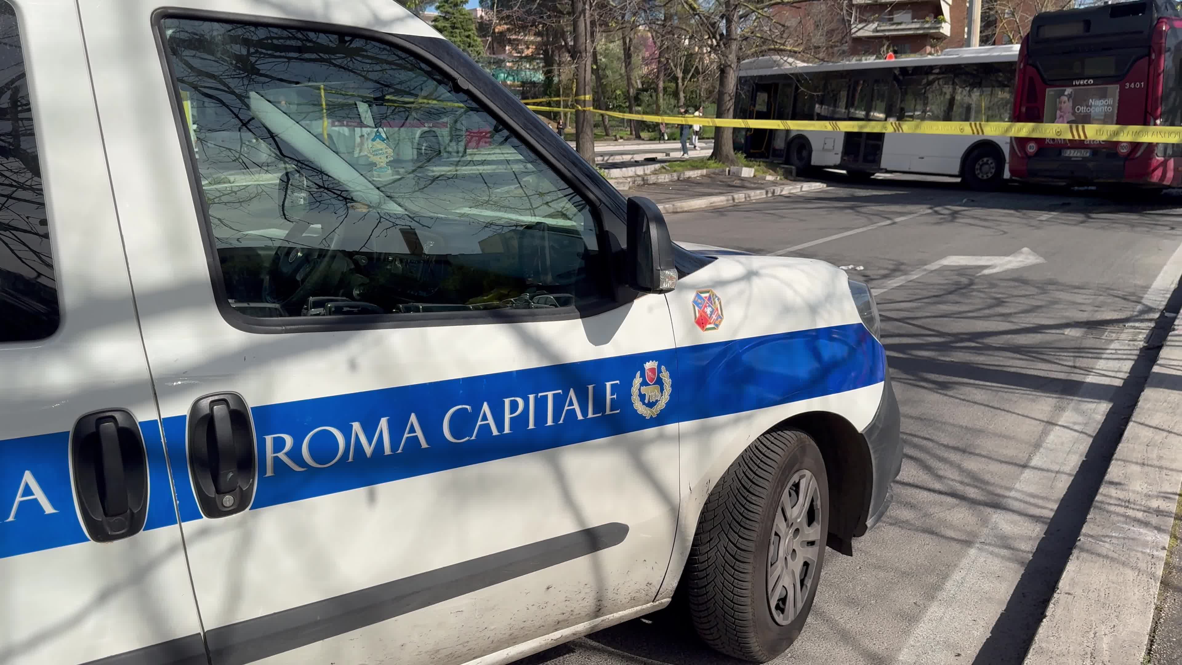 TPL driver loses control of the vehicle and crashes into an Atac bus: 15 injured. A two month old baby girl is very serious